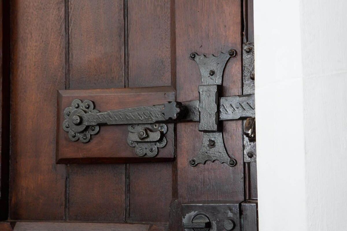 Beautiful Cheltenham Townhouse Private Parking view 5