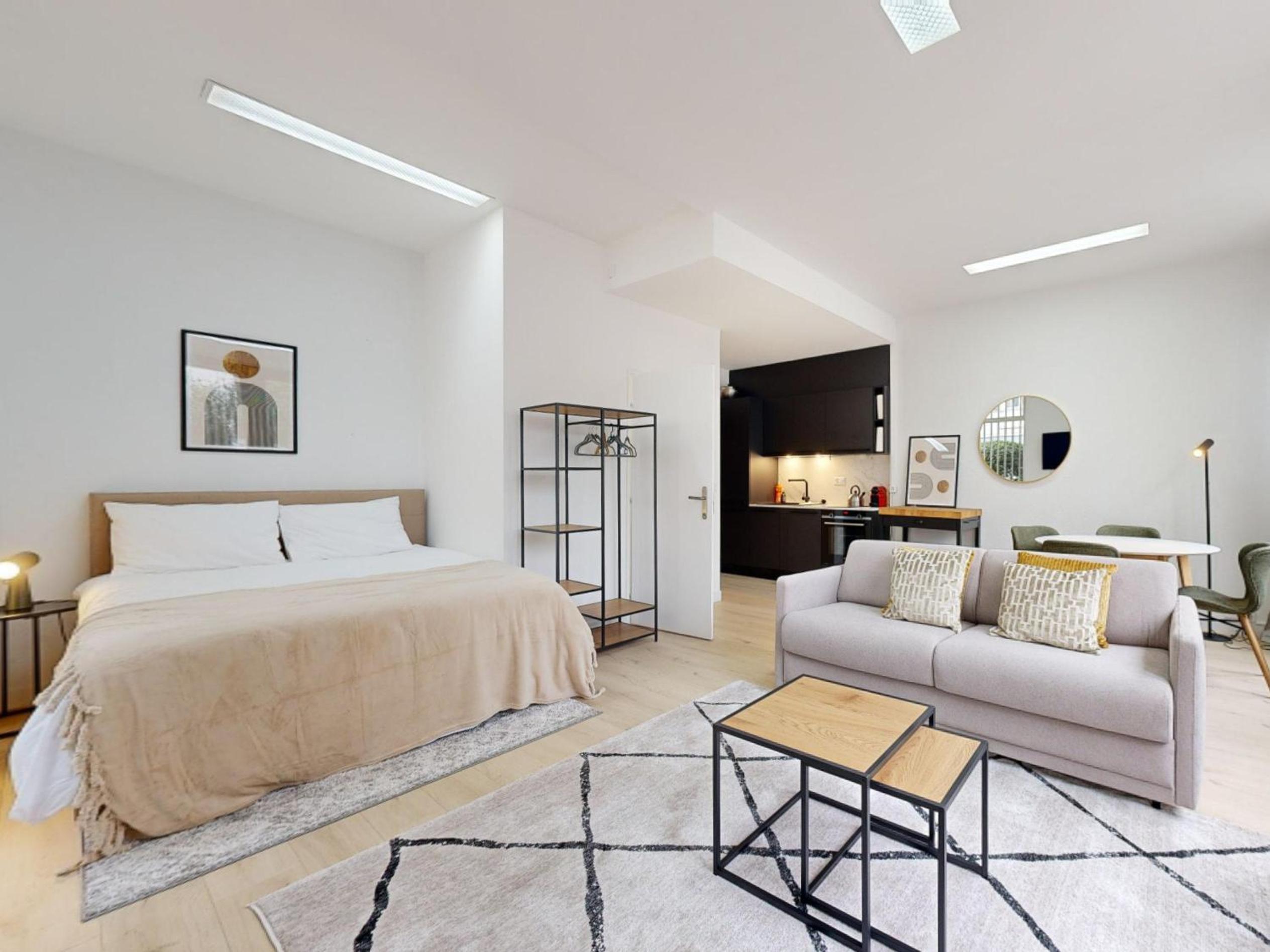 Bright studio in Champel