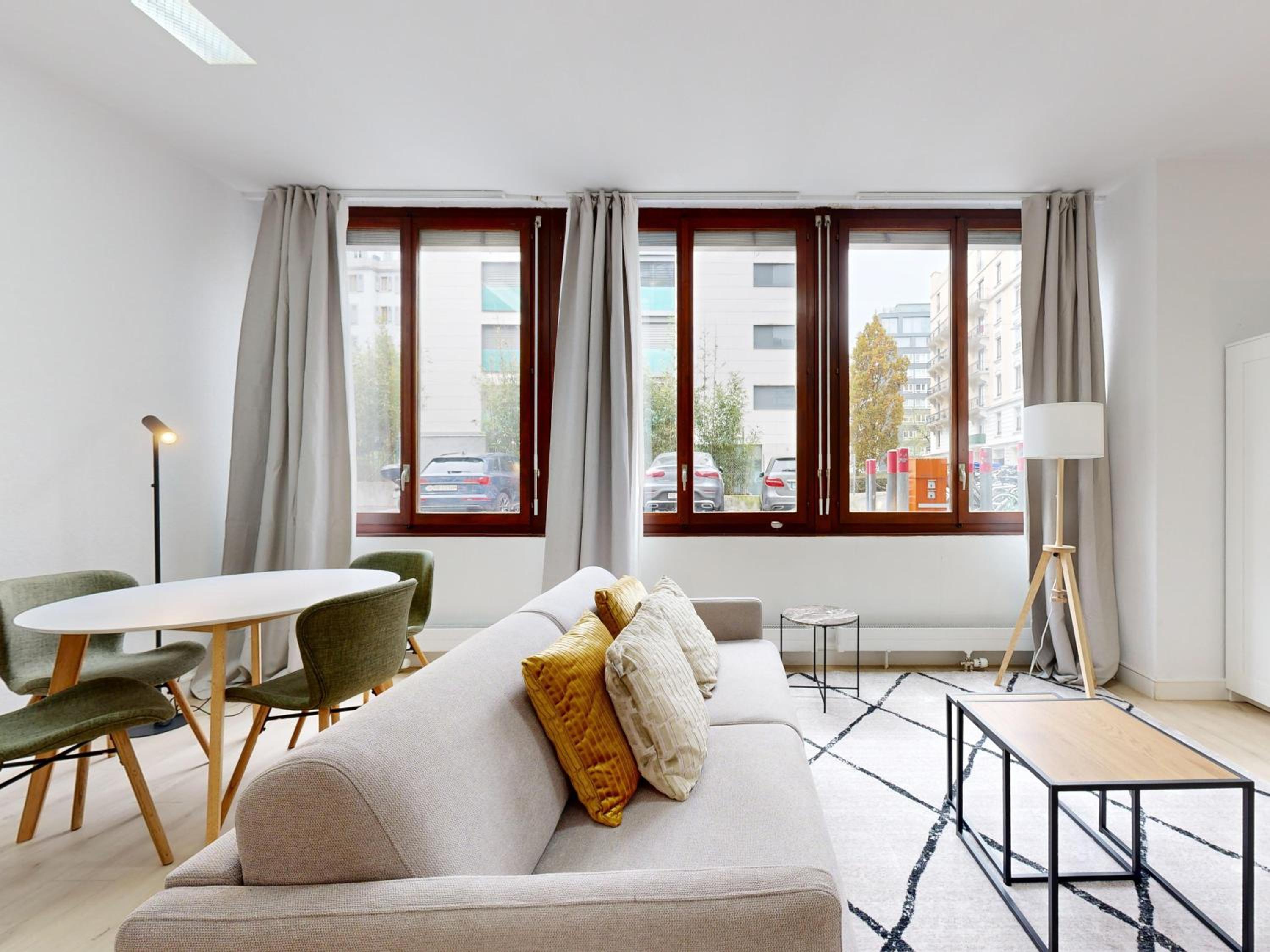 Bright studio in Champel