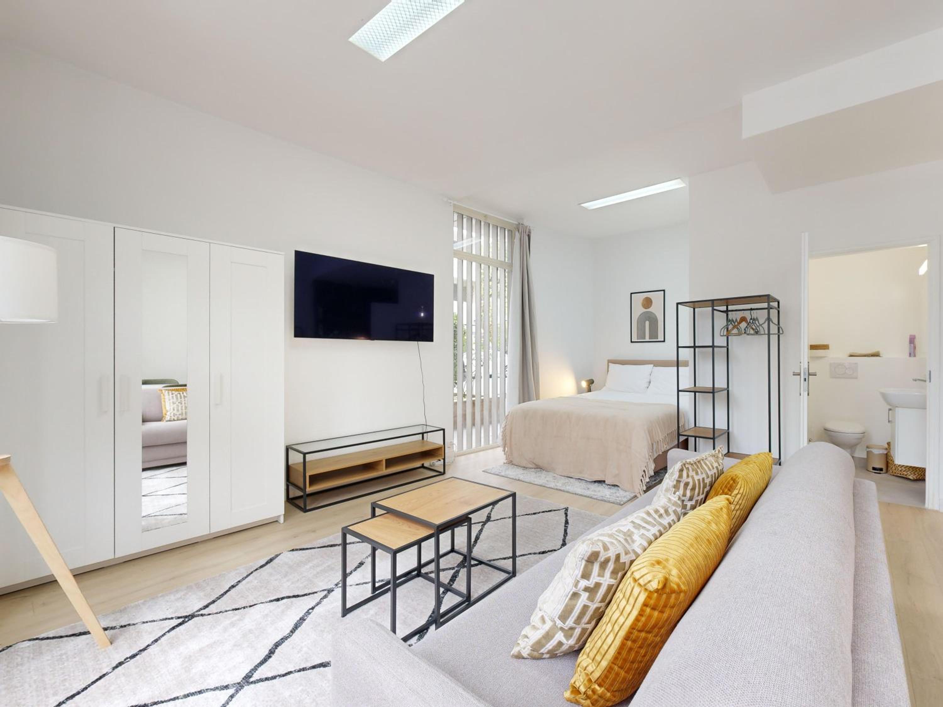 Bright studio in Champel