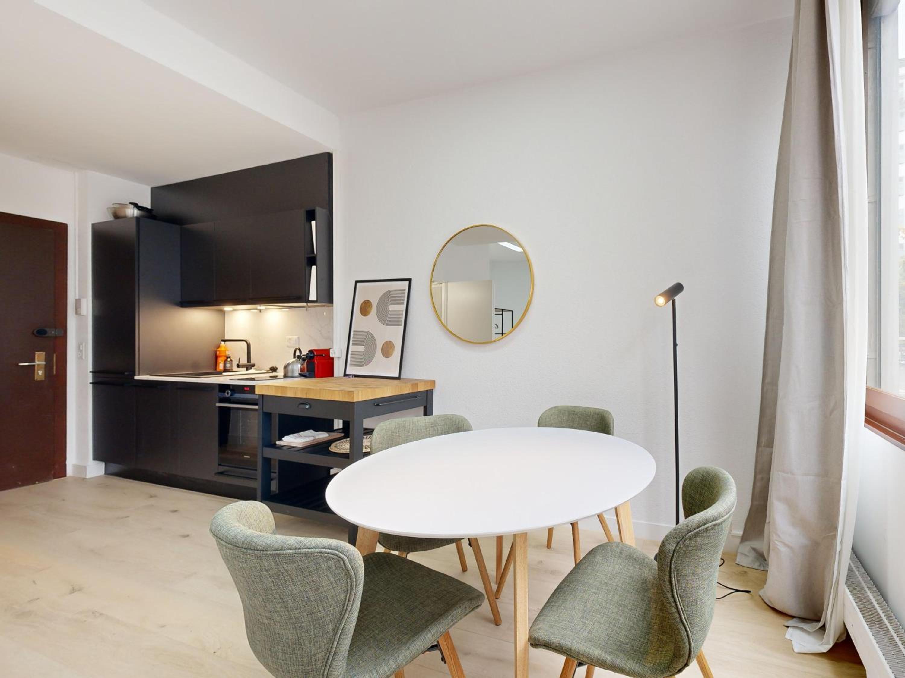 Bright studio in Champel