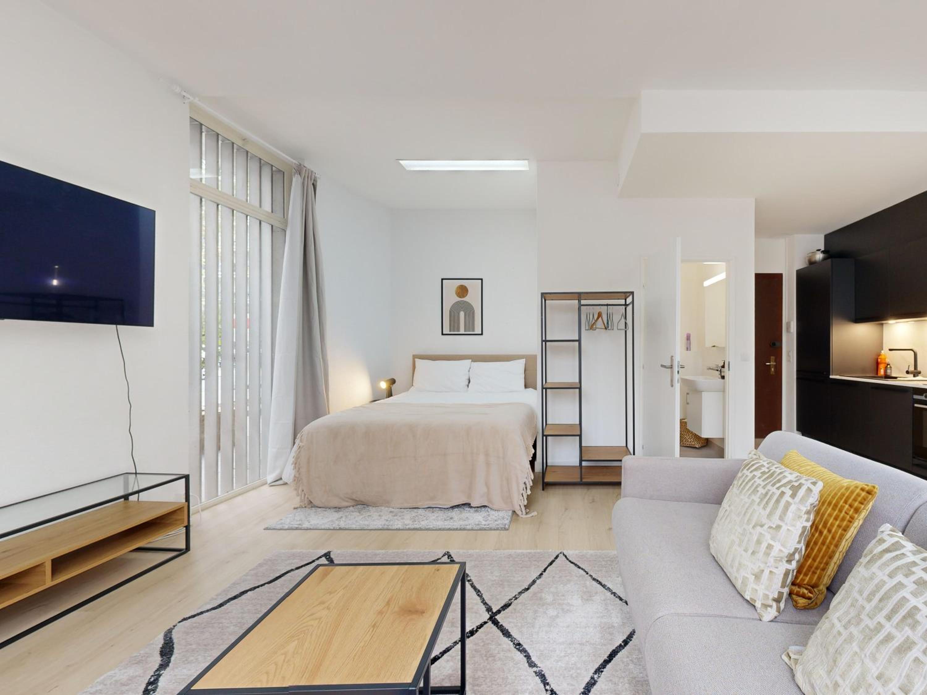 Bright studio in Champel