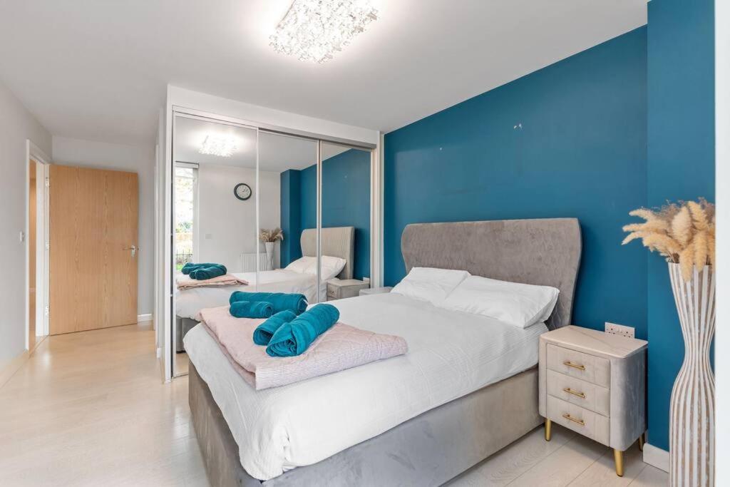 Luxury Home In London view 2