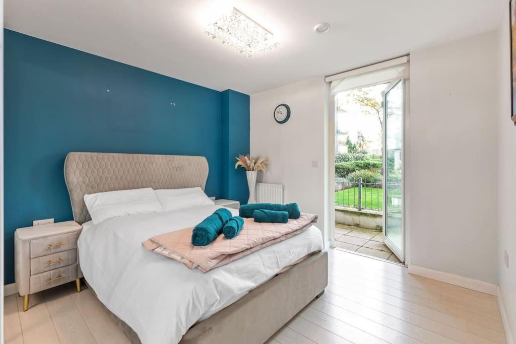 Luxury Home In London view 4