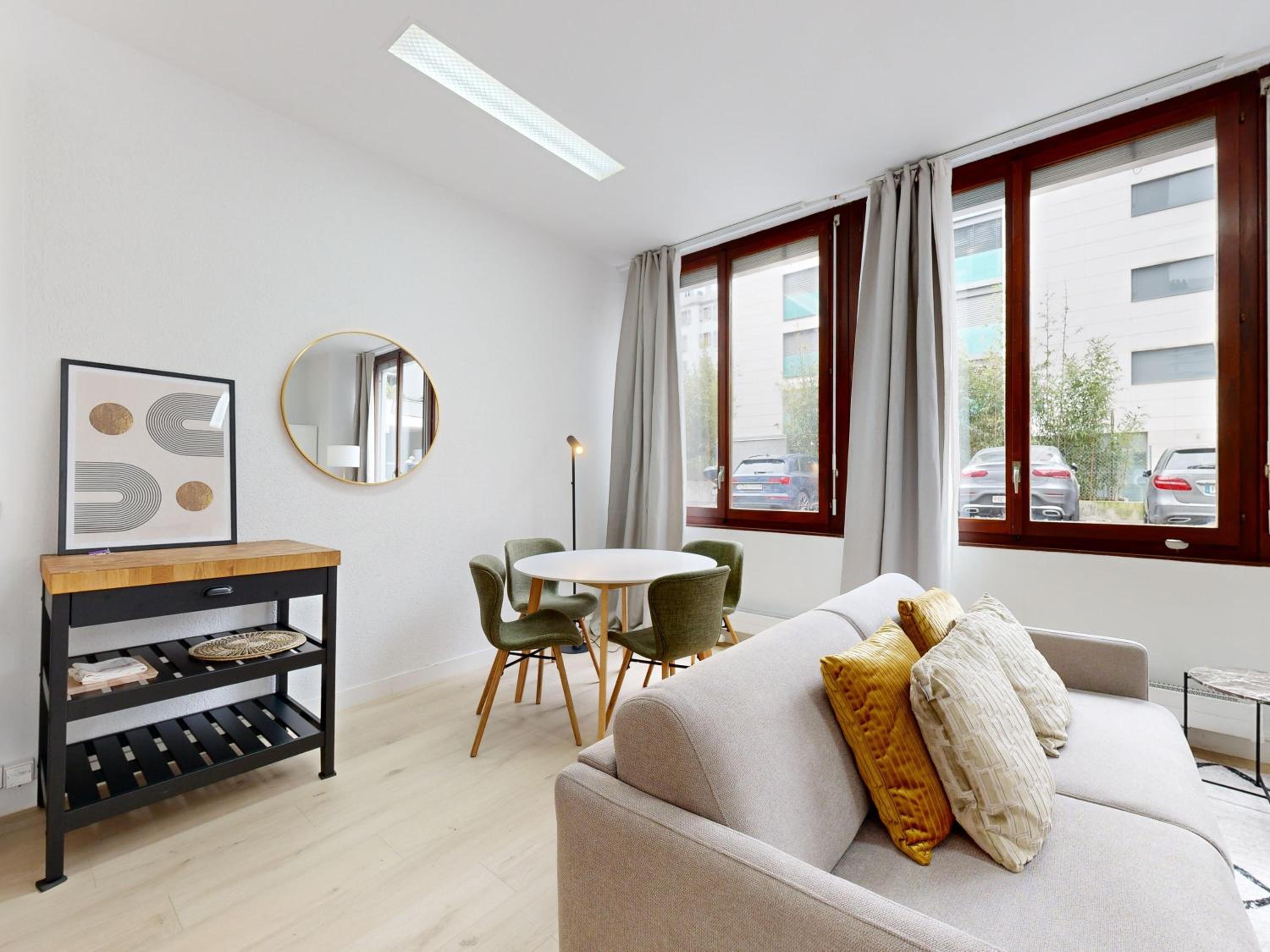 Bright studio in Champel