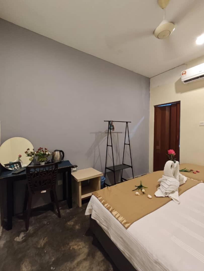 Homestay 5 minute walk to HUKM