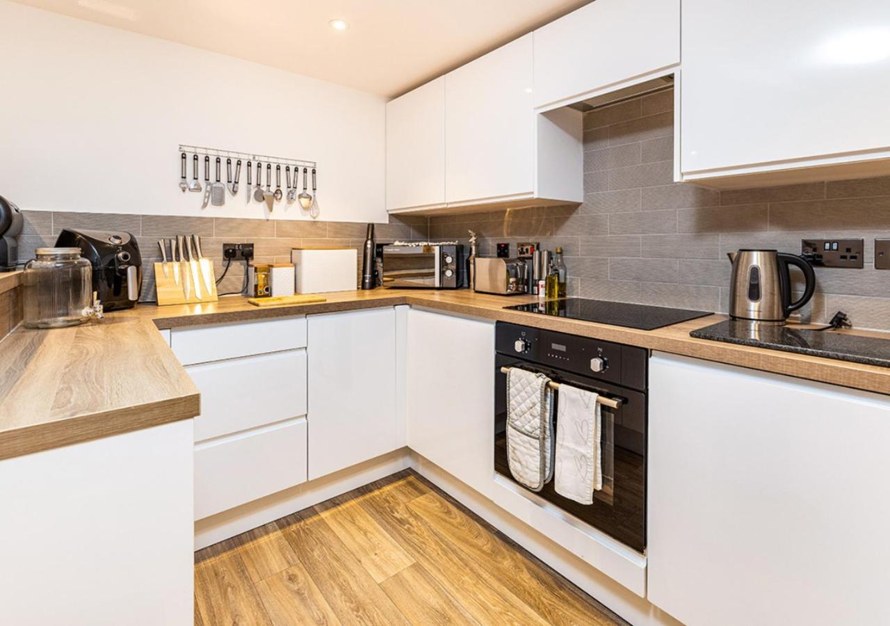 Modern 2 bedroom Flat in Montrose view 3