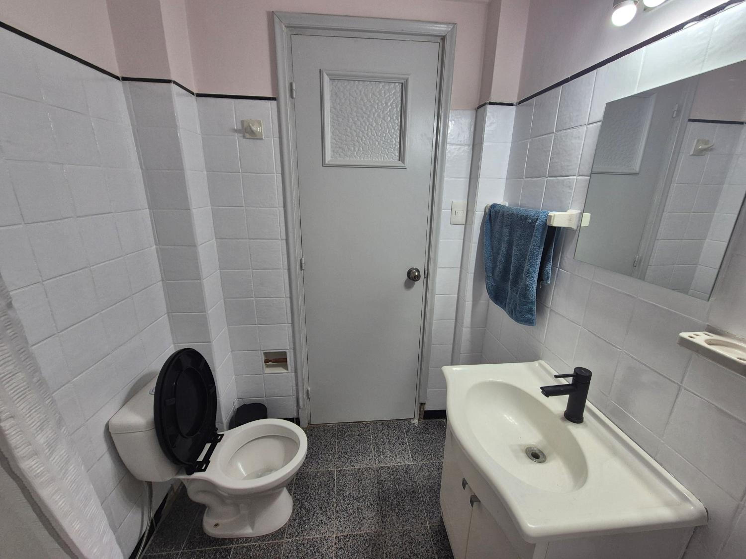 Habitación privada con balcón en Centro de Montevideo view 5