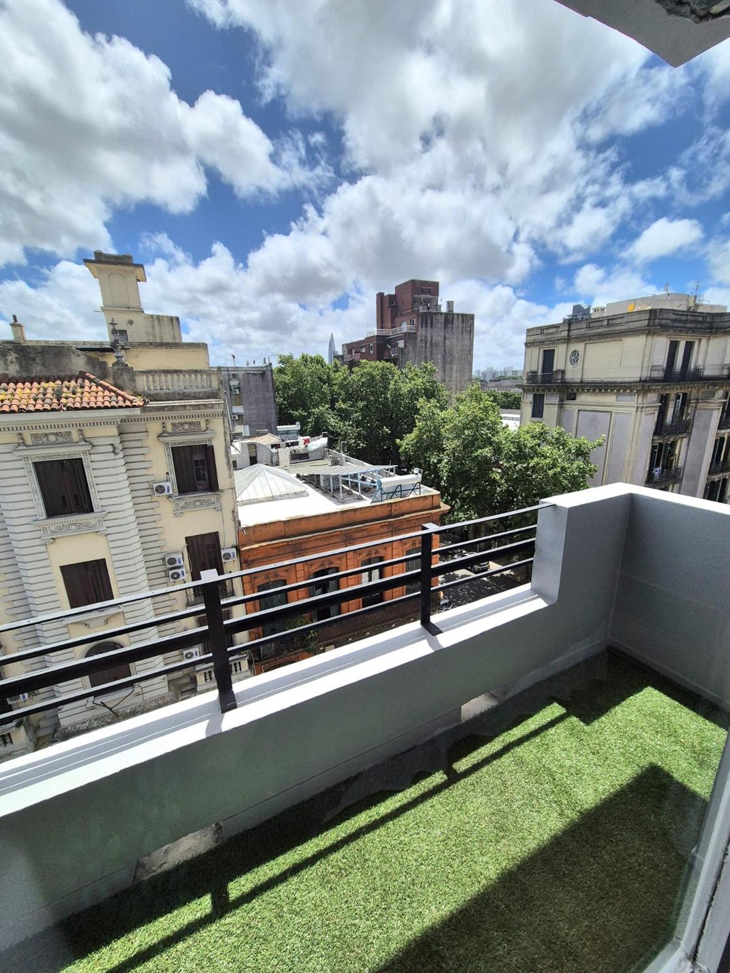 Habitación privada con balcón en Centro de Montevideo view 3
