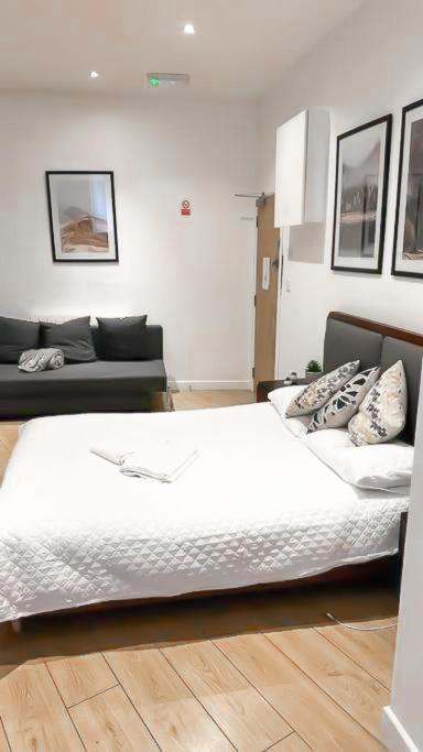 Sleep 6 Piccadilly Grand in London VR5