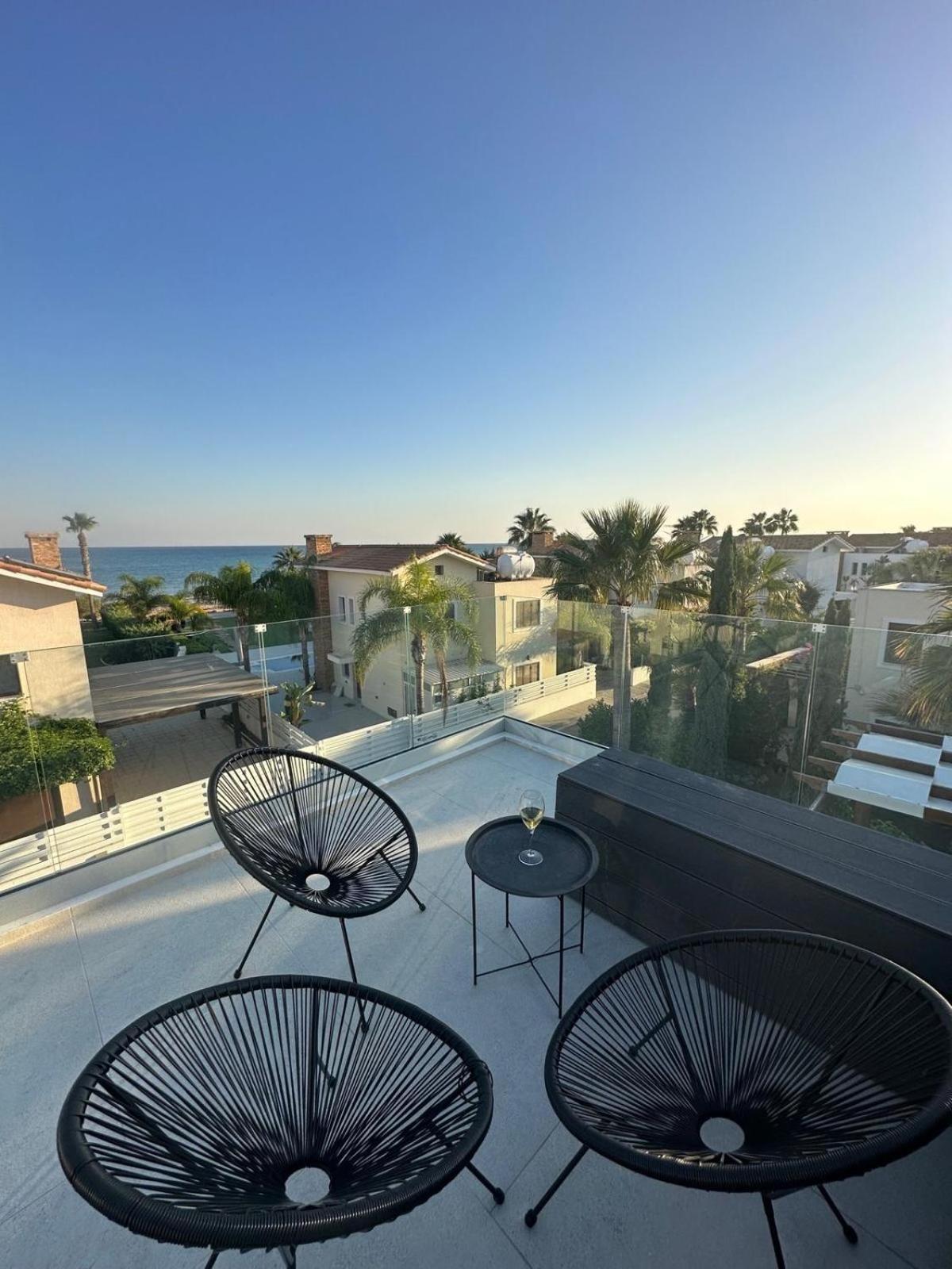 Villa Dara by Ezoria Villas