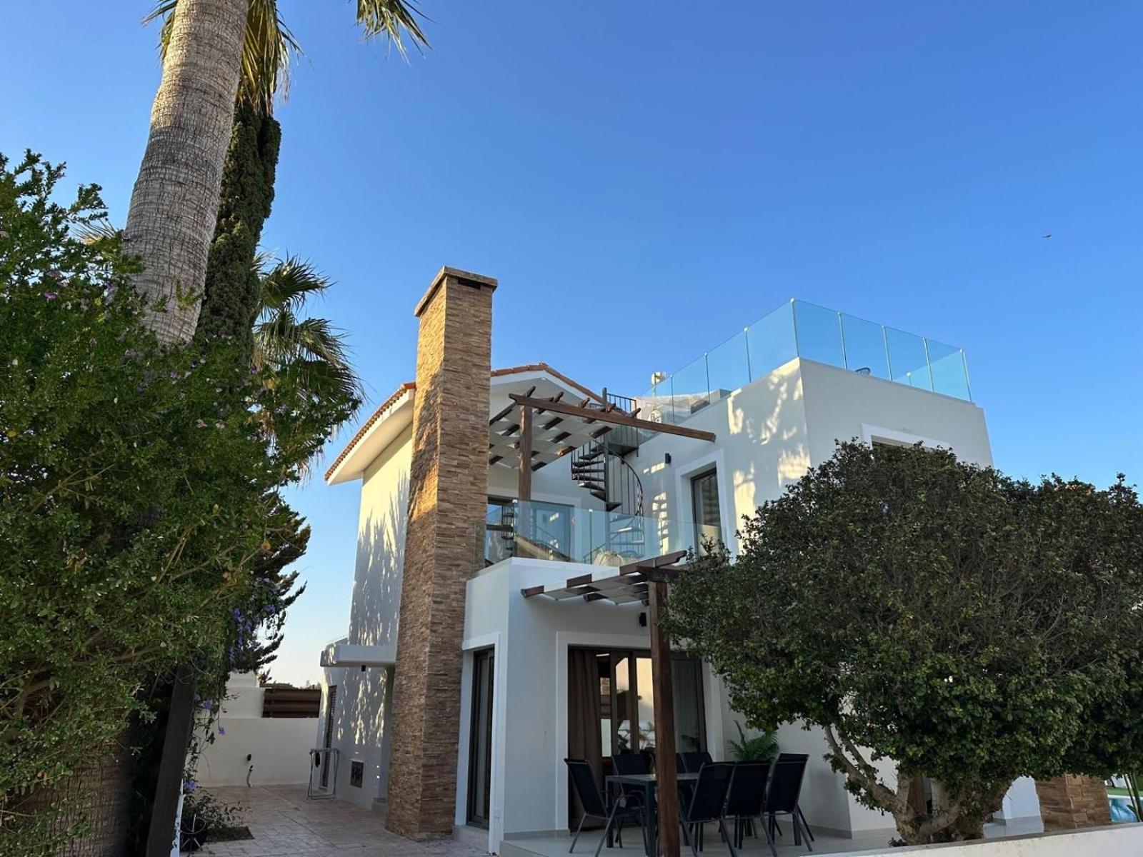 Villa Dara by Ezoria Villas