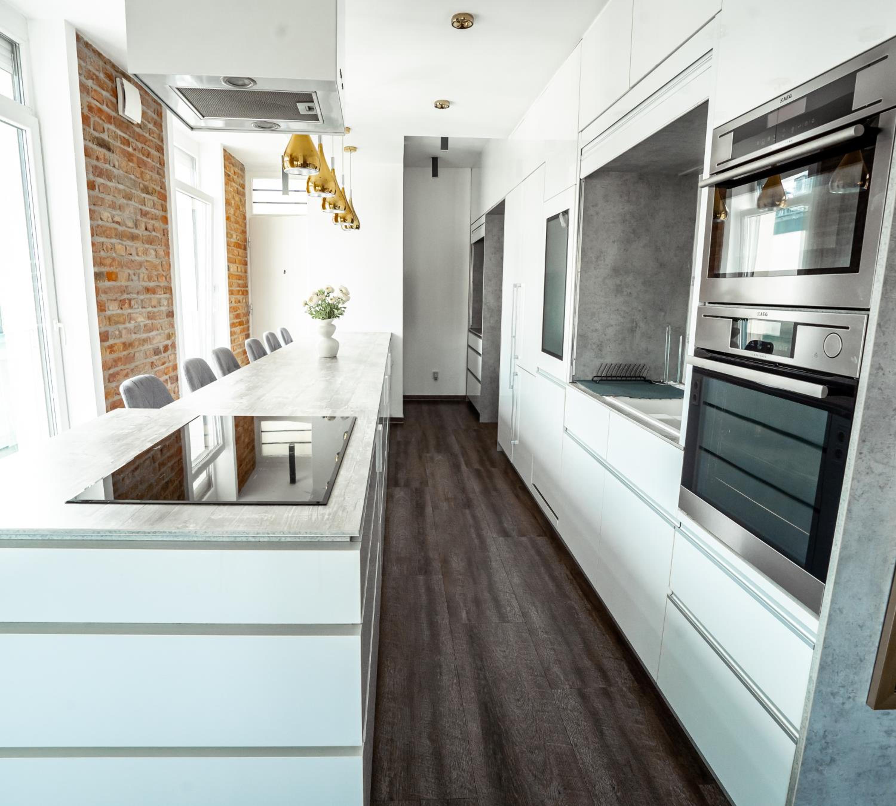 Karinflats Deluxe - The Cream Penthouse Apt view 2