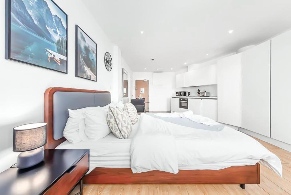 Stylish Studio in Piccadilly Central London VR2