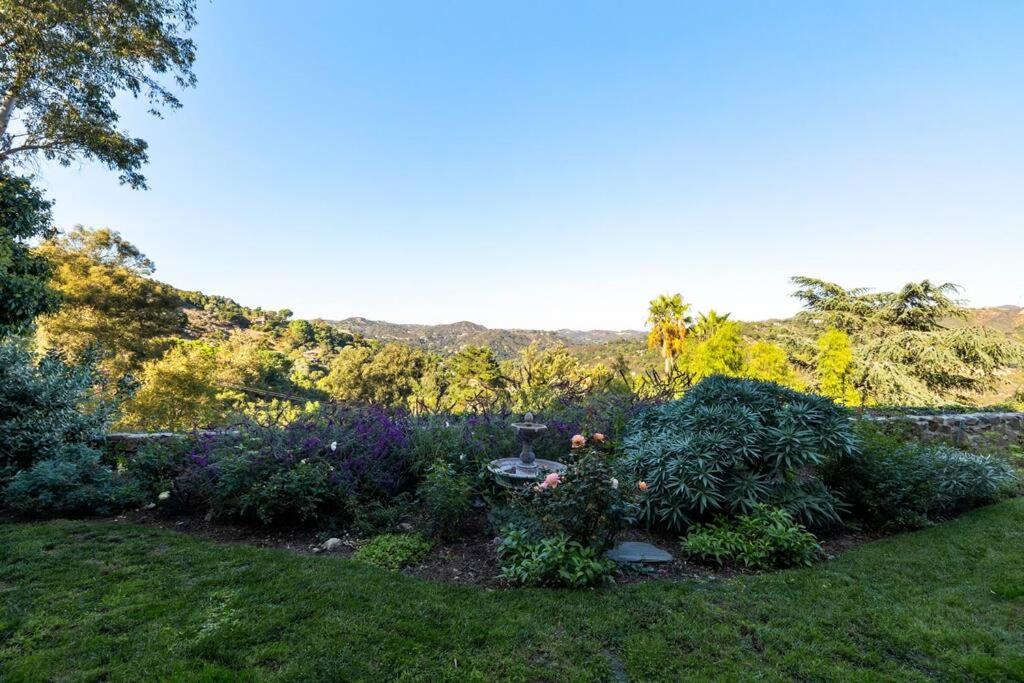 Spacious 3BR 2BA House in Topanga with Nature Views and Modern Amenities view 2