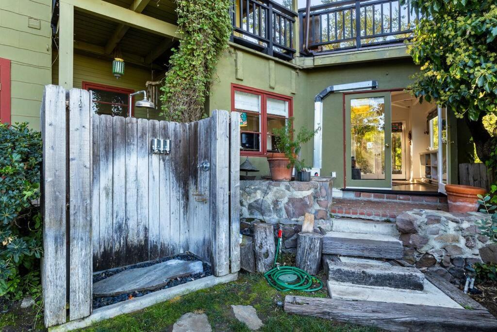 Spacious 3BR 2BA House in Topanga with Nature Views and Modern Amenities view 3