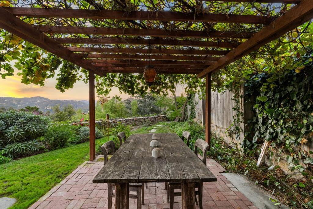Spacious 3BR 2BA House in Topanga with Nature Views and Modern Amenities view 4