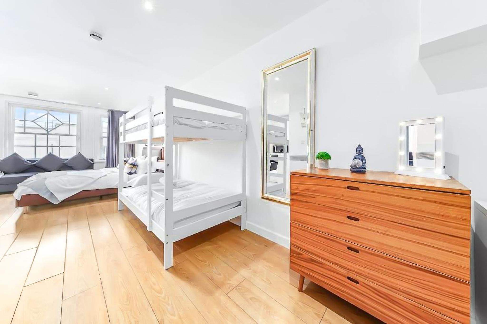Piccadilly, Soho 1 BR Sleep 6 VR1