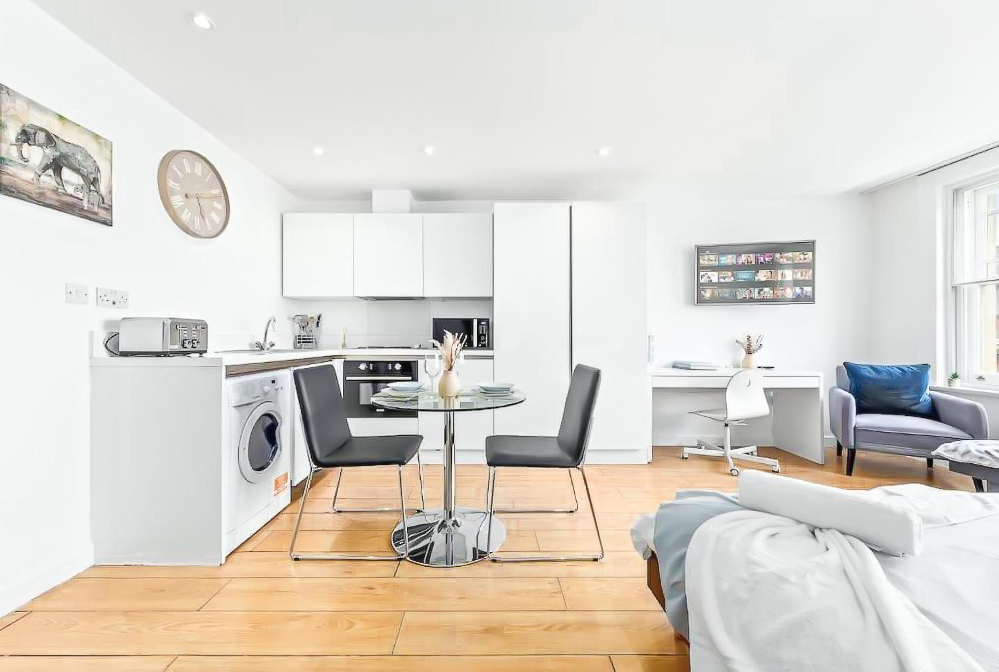 Piccadilly, Soho 1 BR Sleep 6 VR1