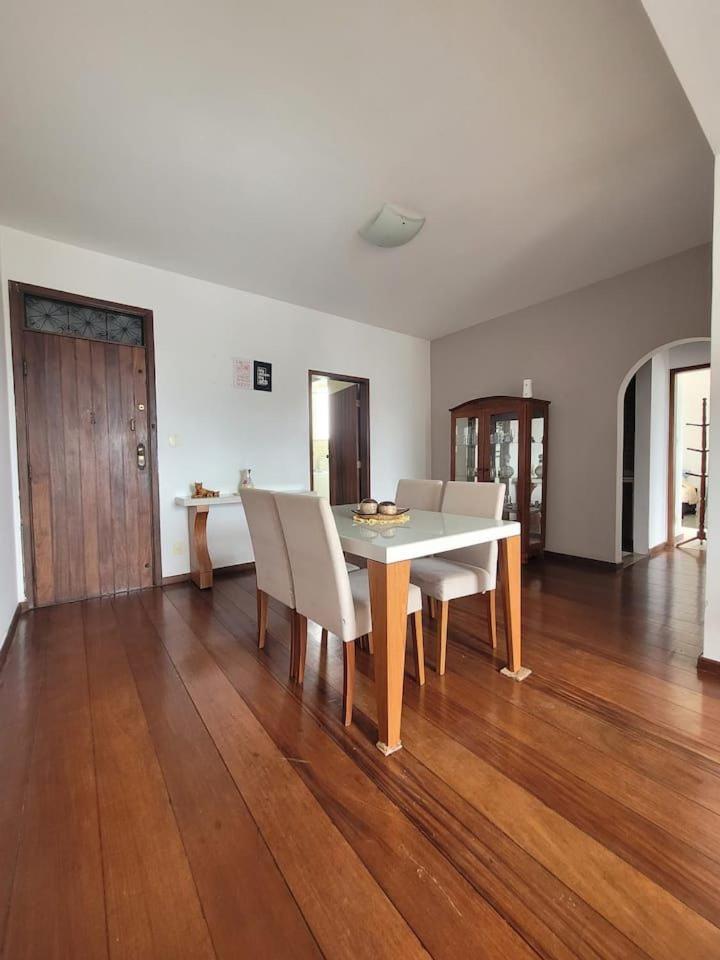 Apt 2 quartos Mobiliado no porto da barra 90m2 12 andar