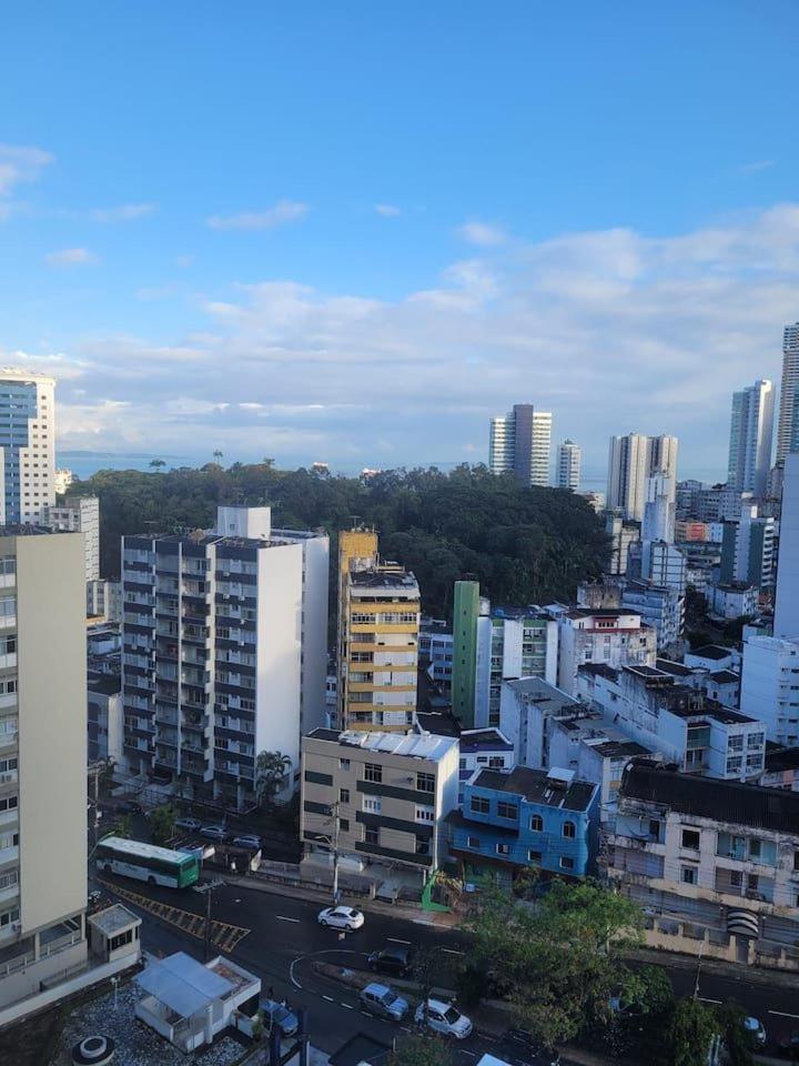 Apt 2 quartos Mobiliado no porto da barra 90m2 12 andar