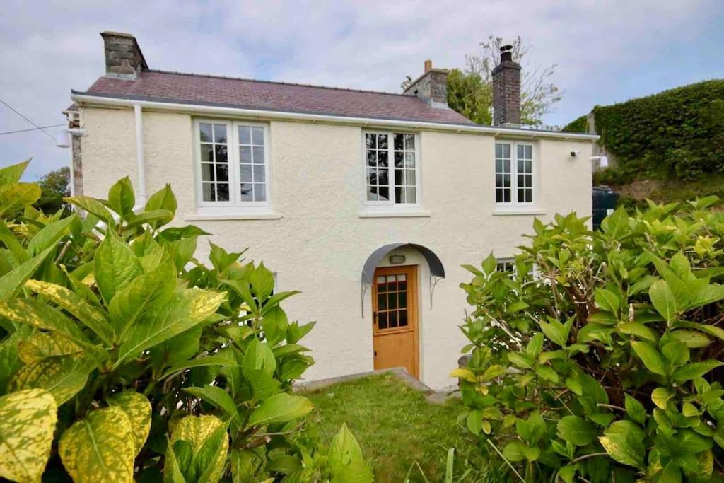 5 Bed Hidden Treasure inside New Quay view 2
