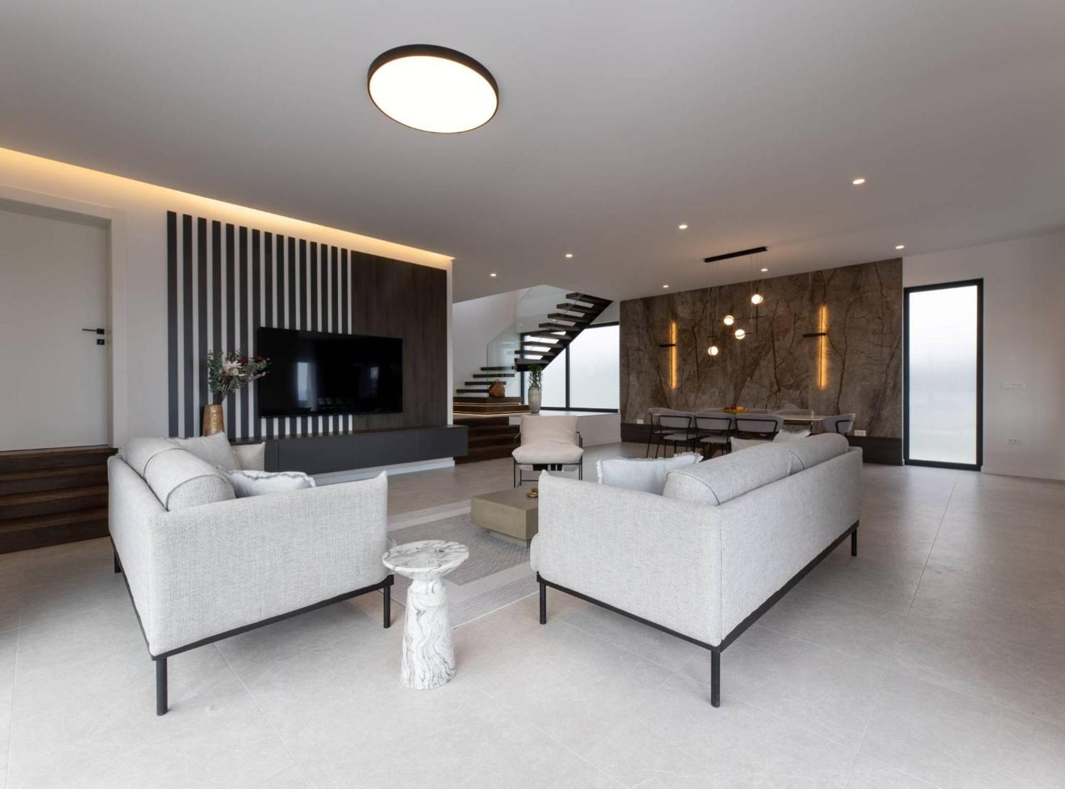 Moonlit Mirage Villa with Pool, Gym and Sauna