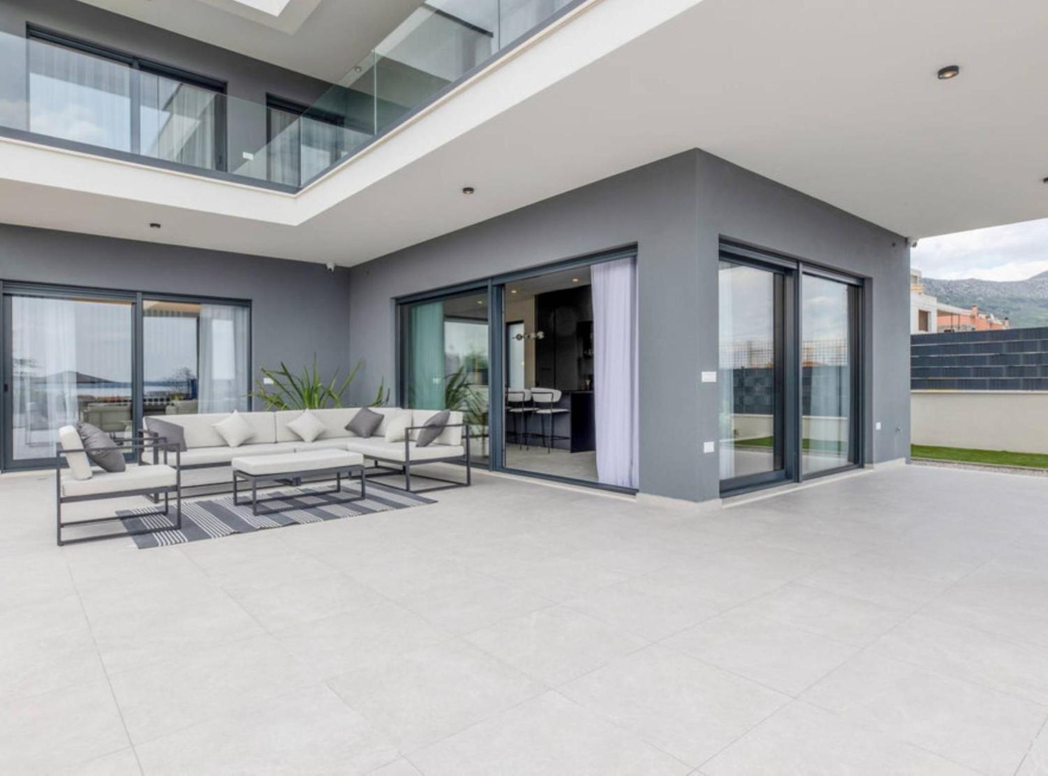 Moonlit Mirage Villa with Pool, Gym and Sauna