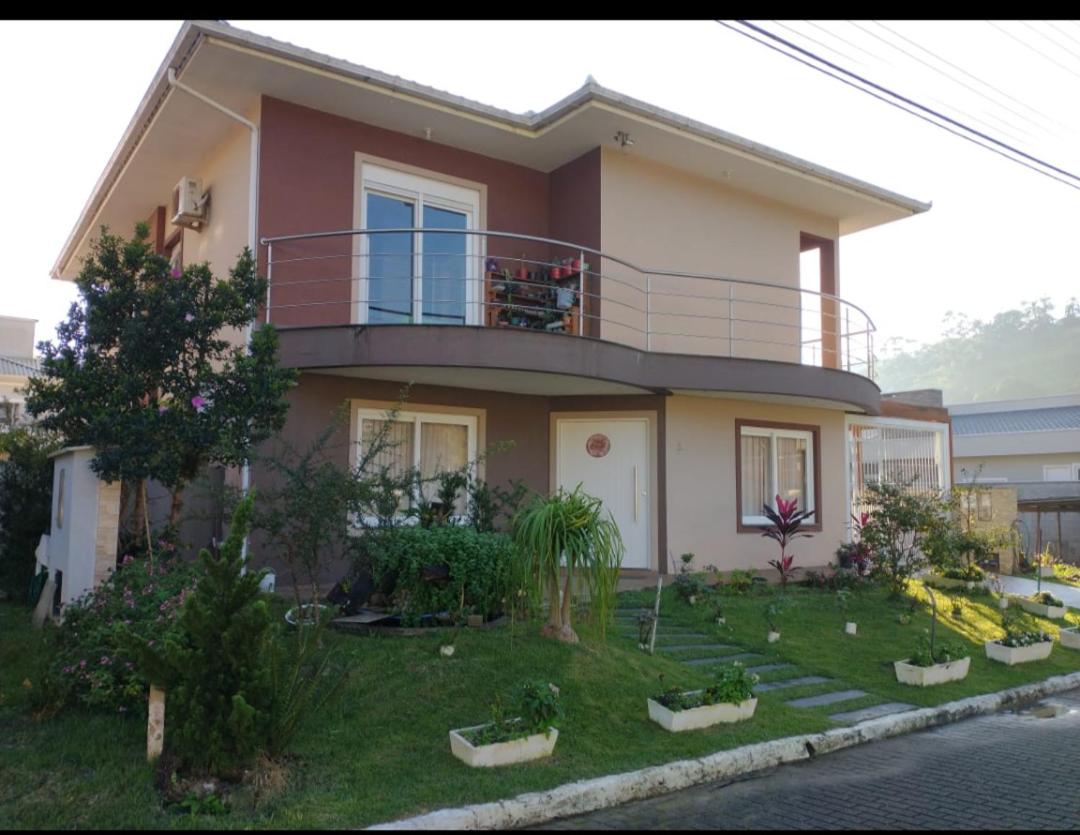 Casa 4 quartos a 2 km da praia da Cachoeira do BJ