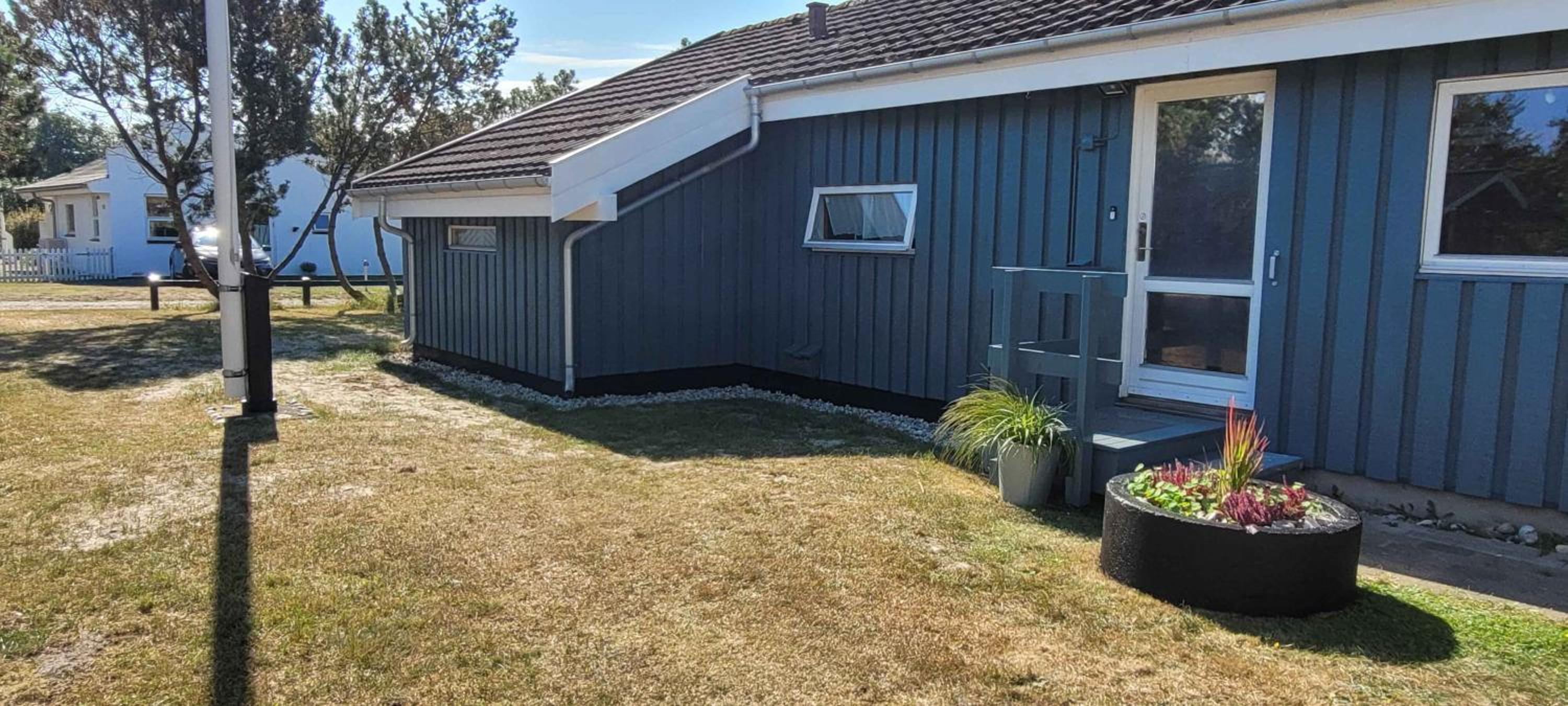 Charming Cottage In Second Row Near Lovely Beach