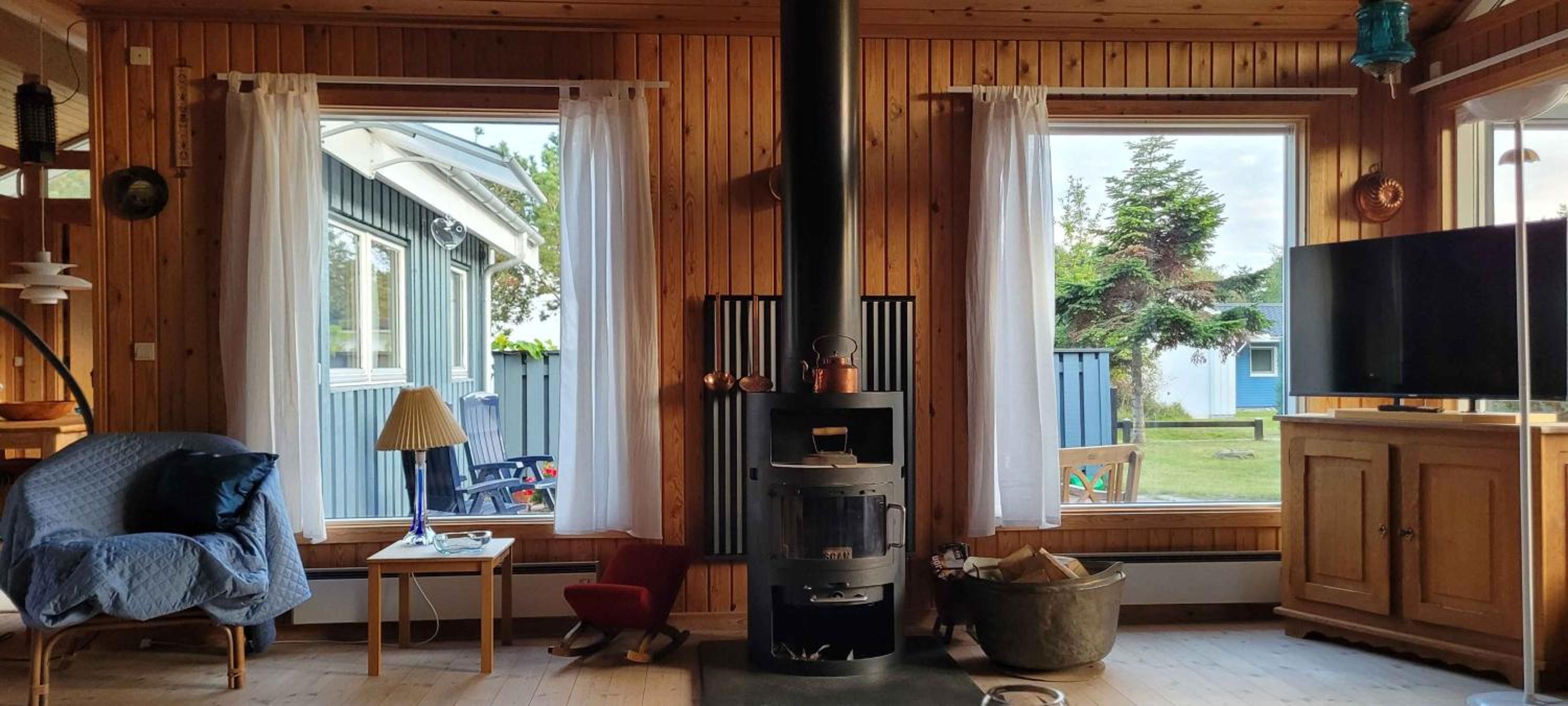 Charming Cottage In Second Row Near Lovely Beach