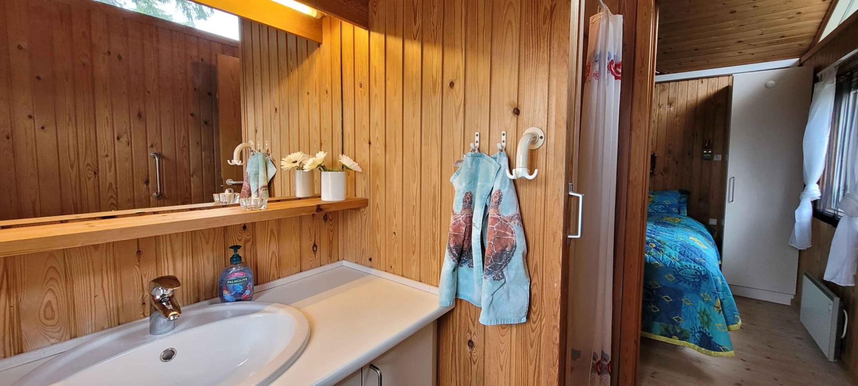 Charming Cottage In Second Row Near Lovely Beach