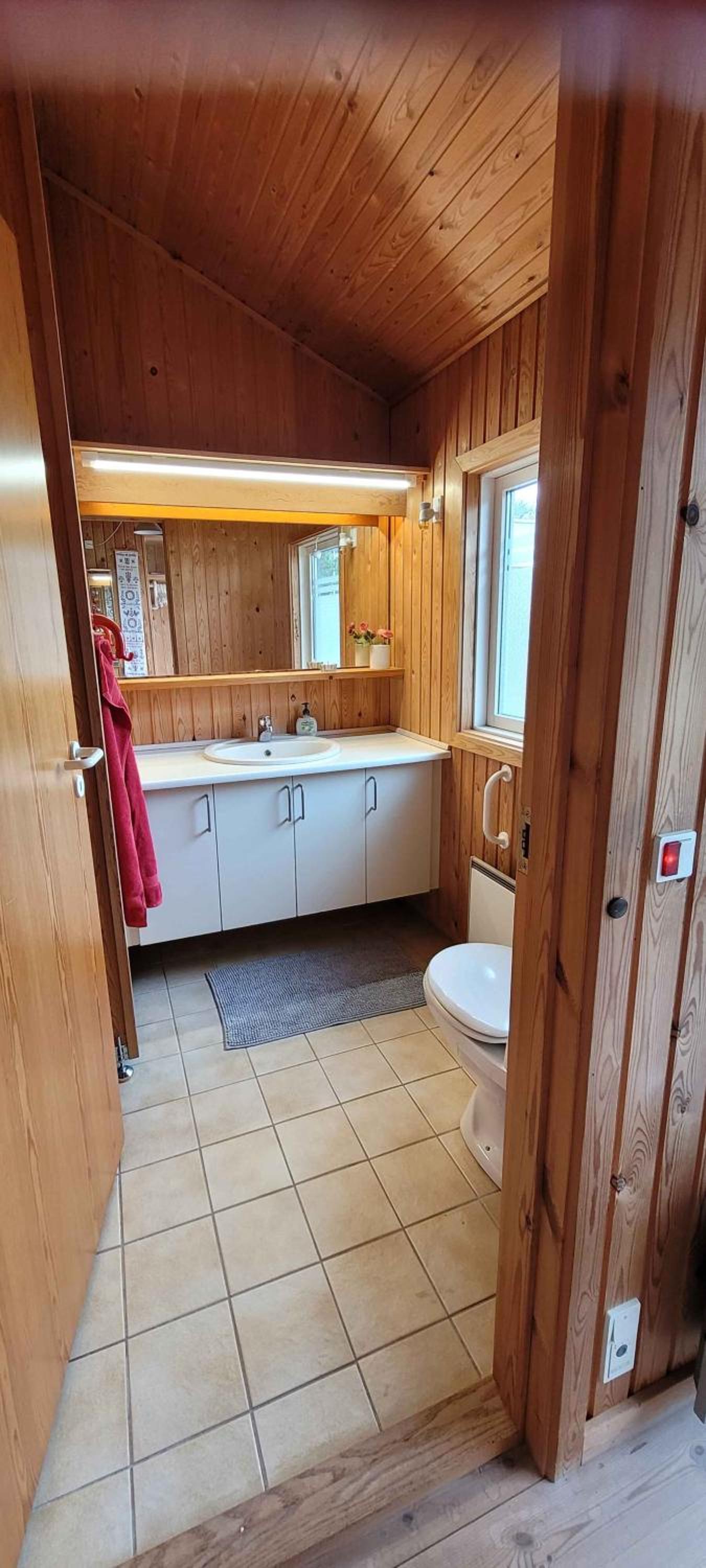 Charming Cottage In Second Row Near Lovely Beach