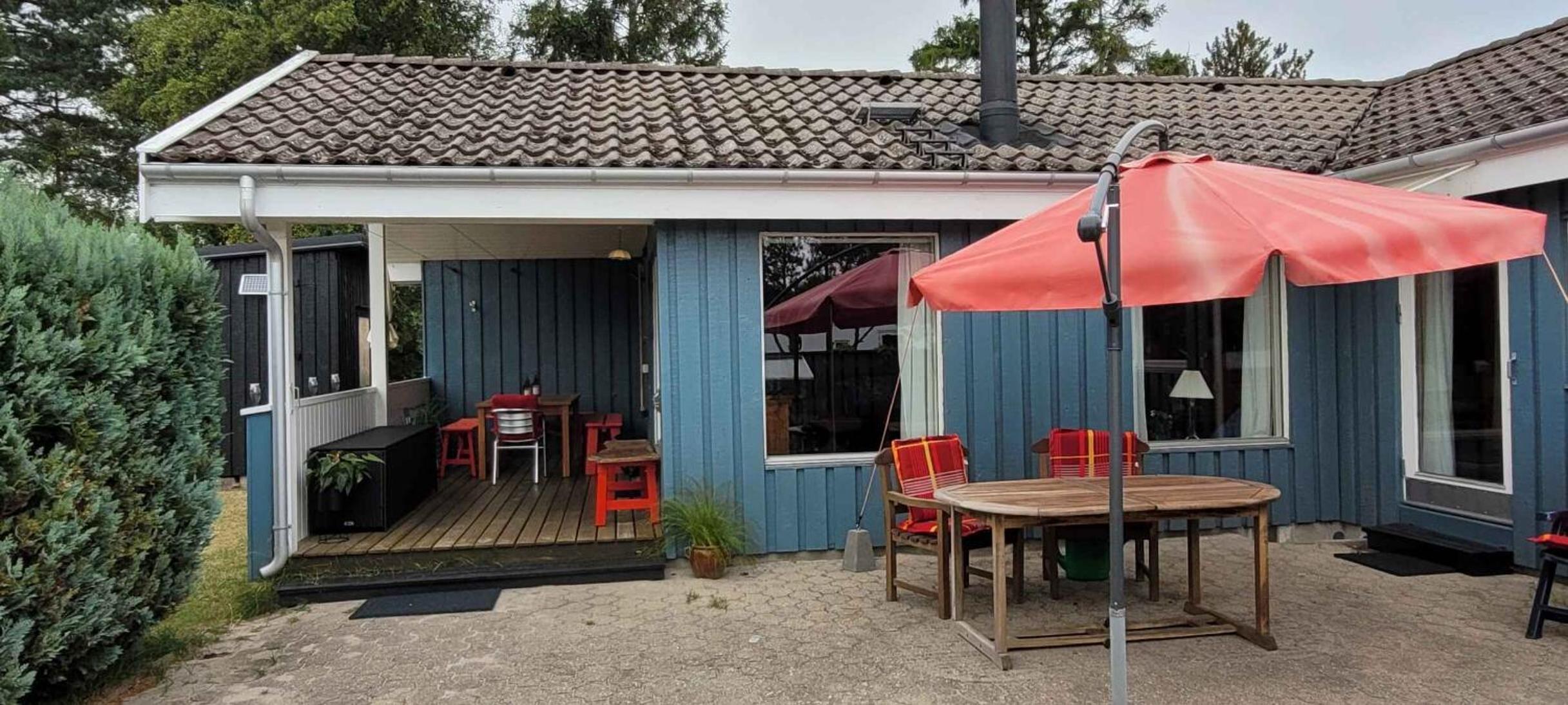 Charming Cottage In Second Row Near Lovely Beach