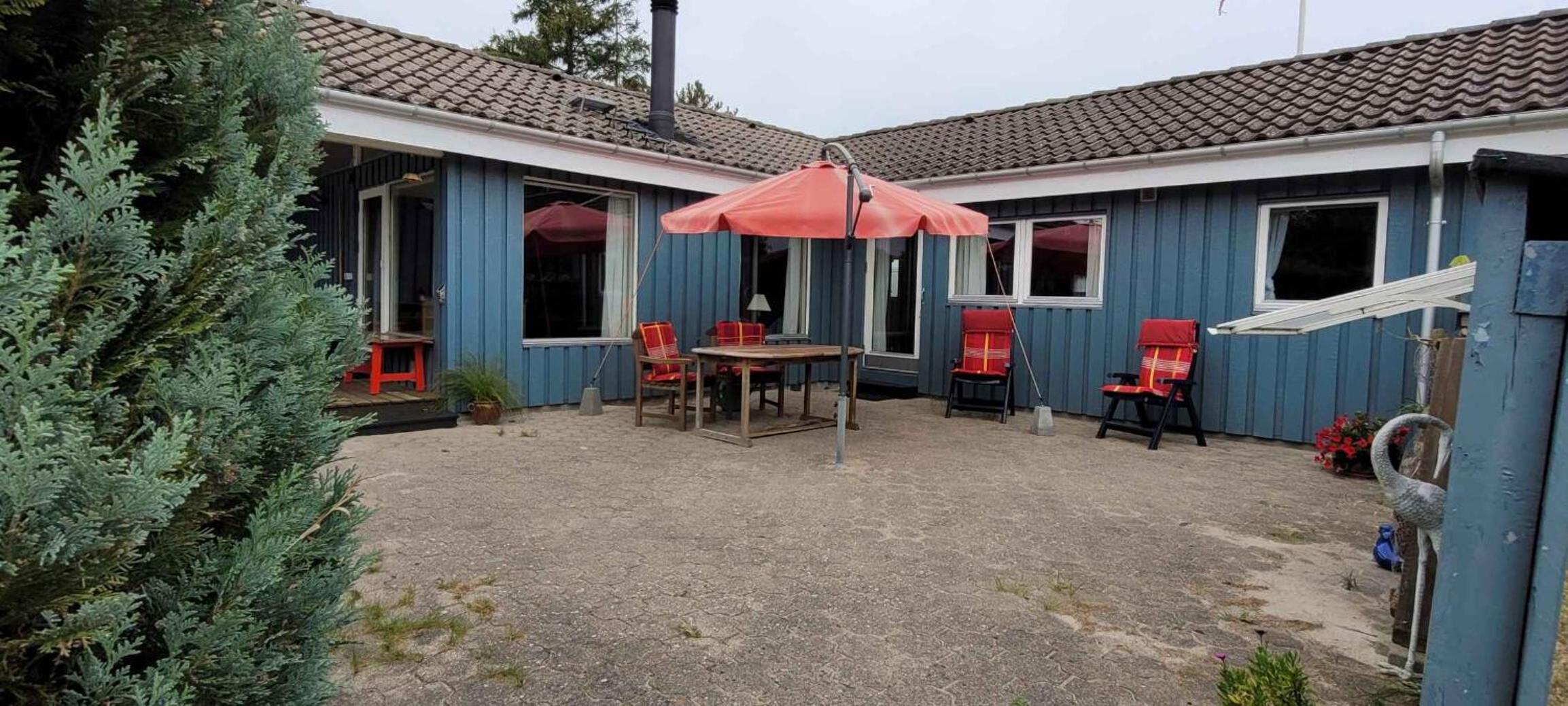 Charming Cottage In Second Row Near Lovely Beach