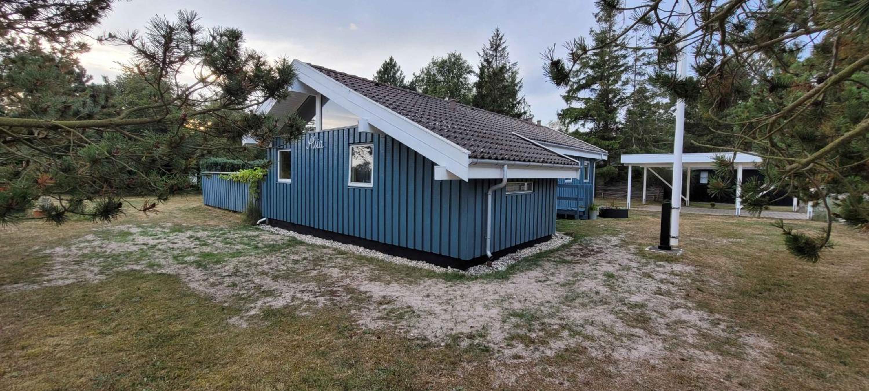 Charming Cottage In Second Row Near Lovely Beach