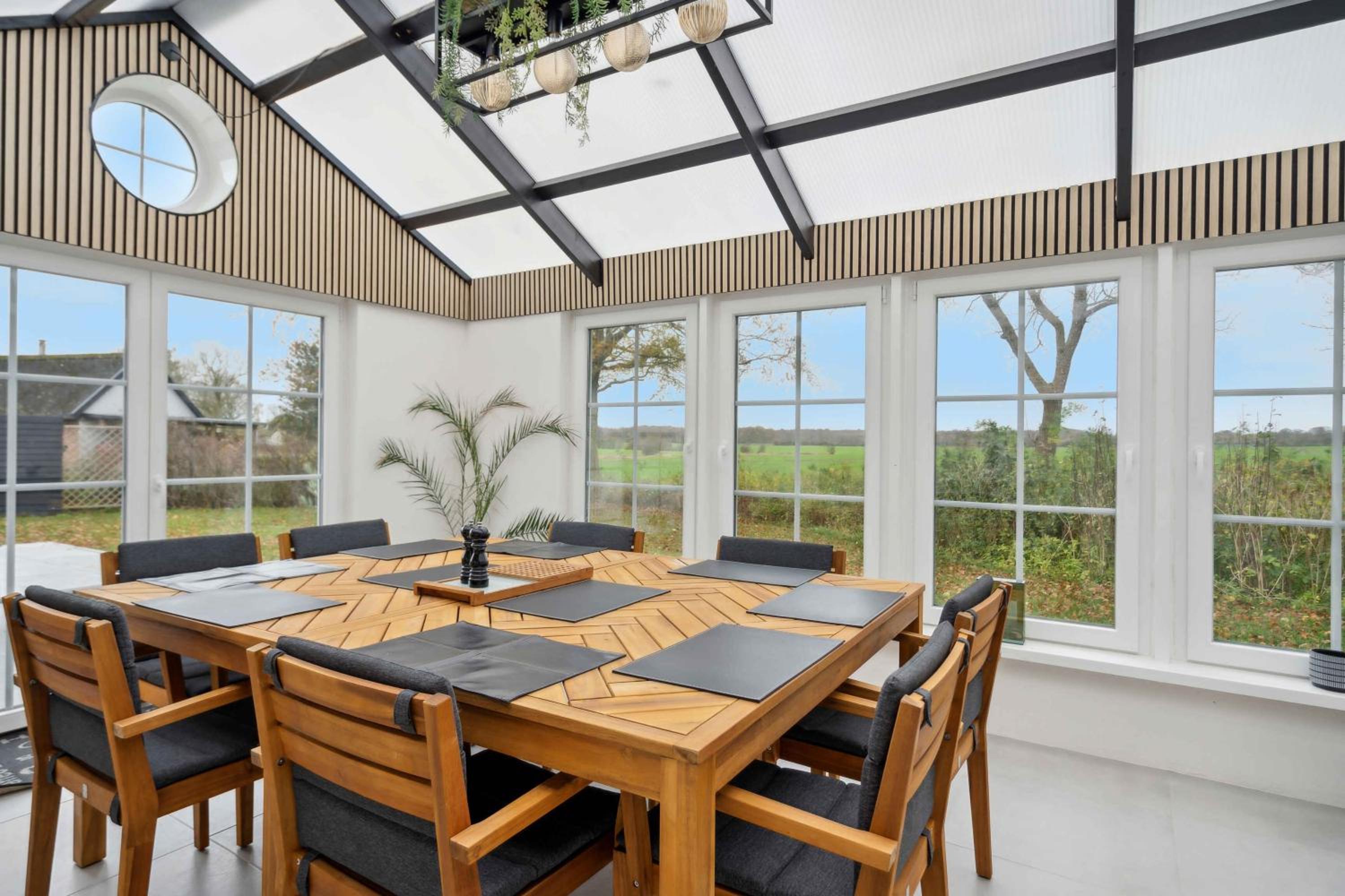 Stay Comfortably In Scenic Surroundings