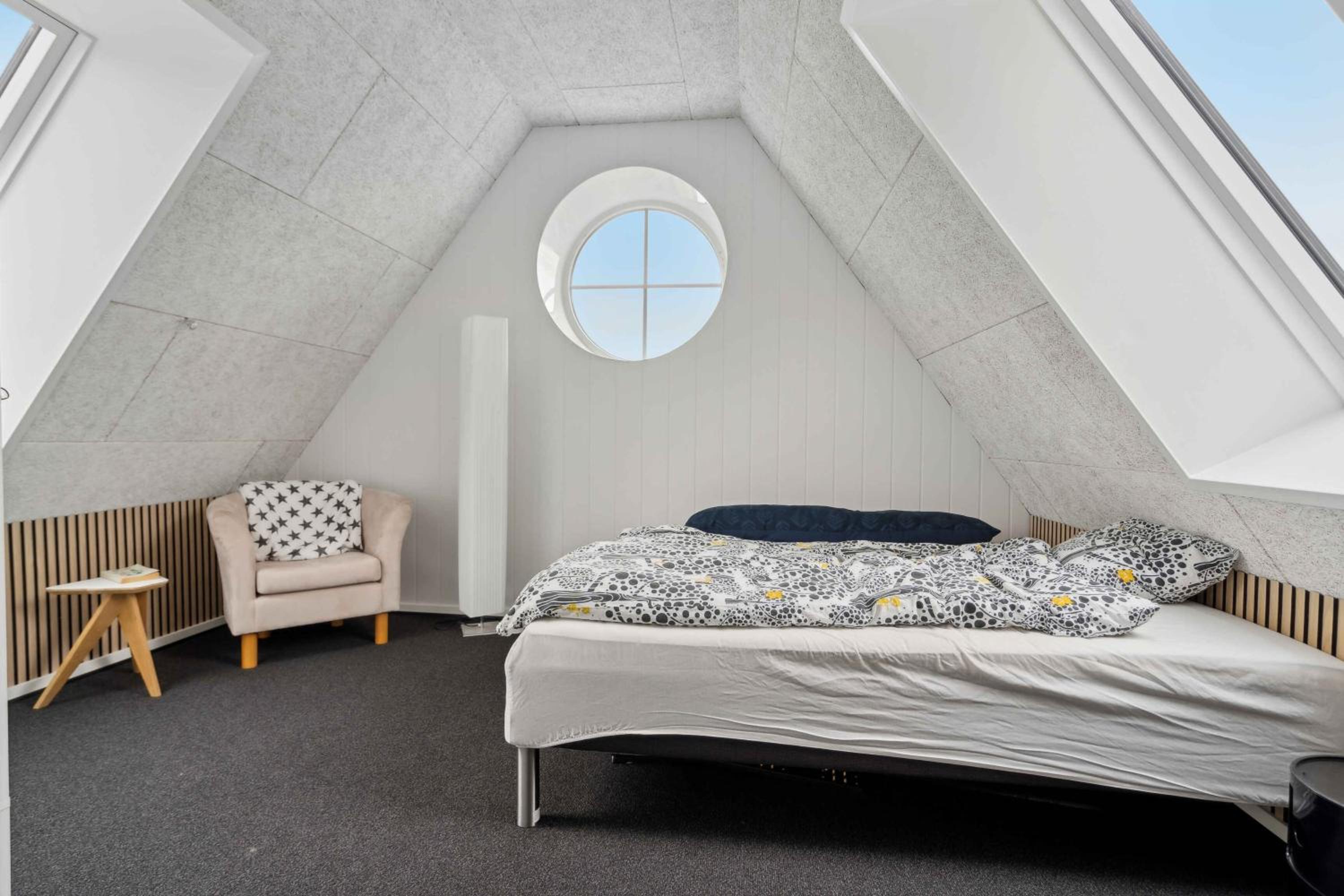 Stay Comfortably In Scenic Surroundings