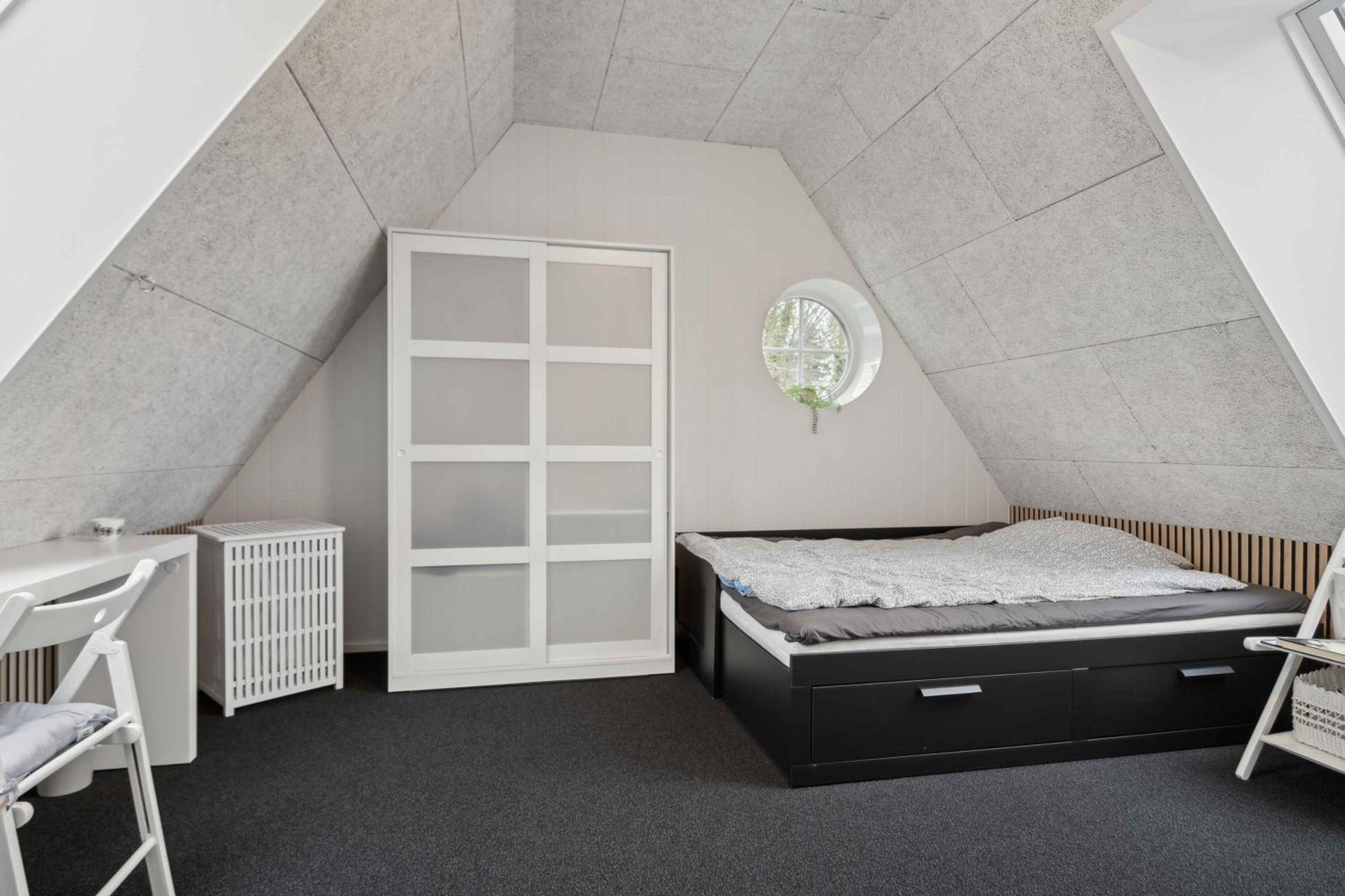 Stay Comfortably In Scenic Surroundings