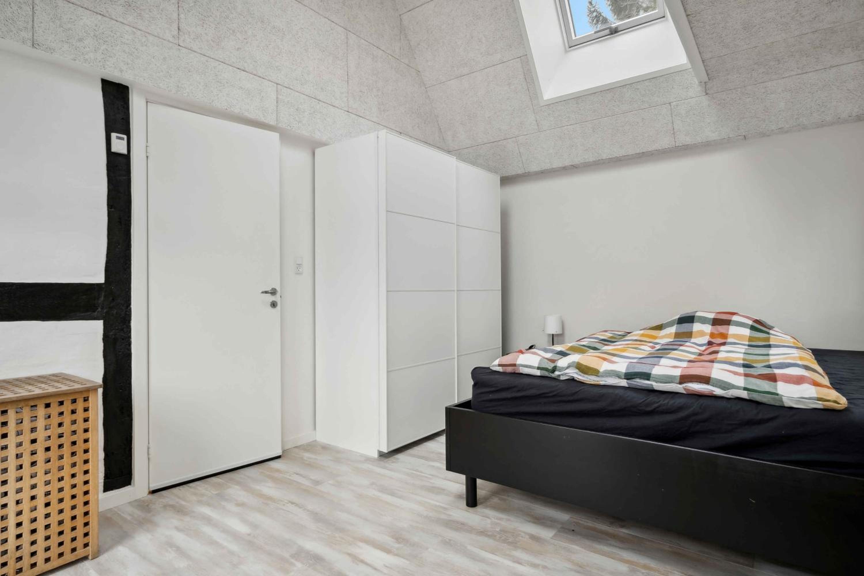 Stay Comfortably In Scenic Surroundings