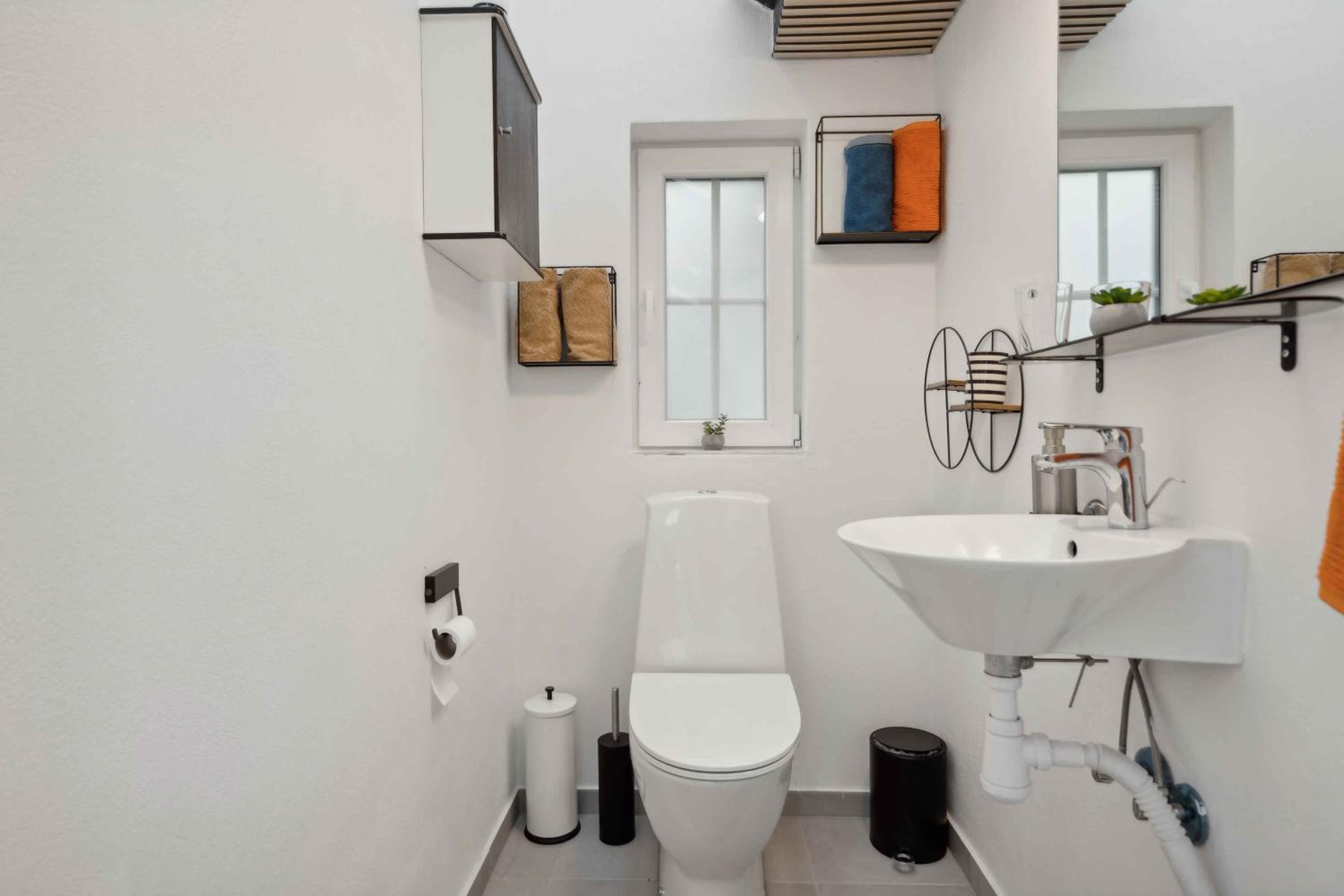 Stay Comfortably In Scenic Surroundings