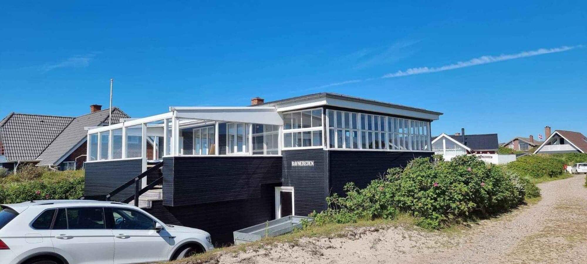 Lovely Summer House Close To The Beach
