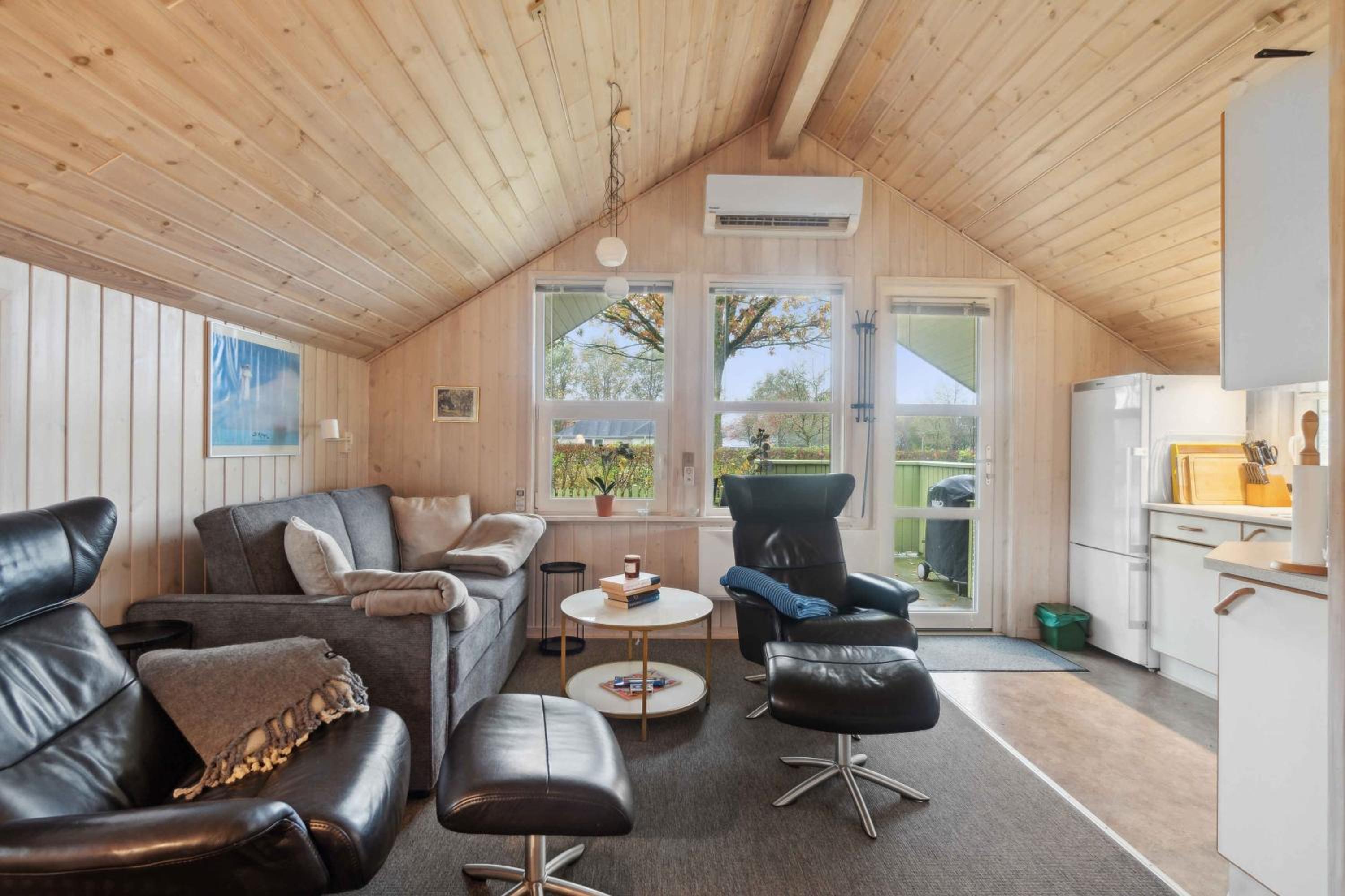 Cozy Holiday Cabin Near Grindsted