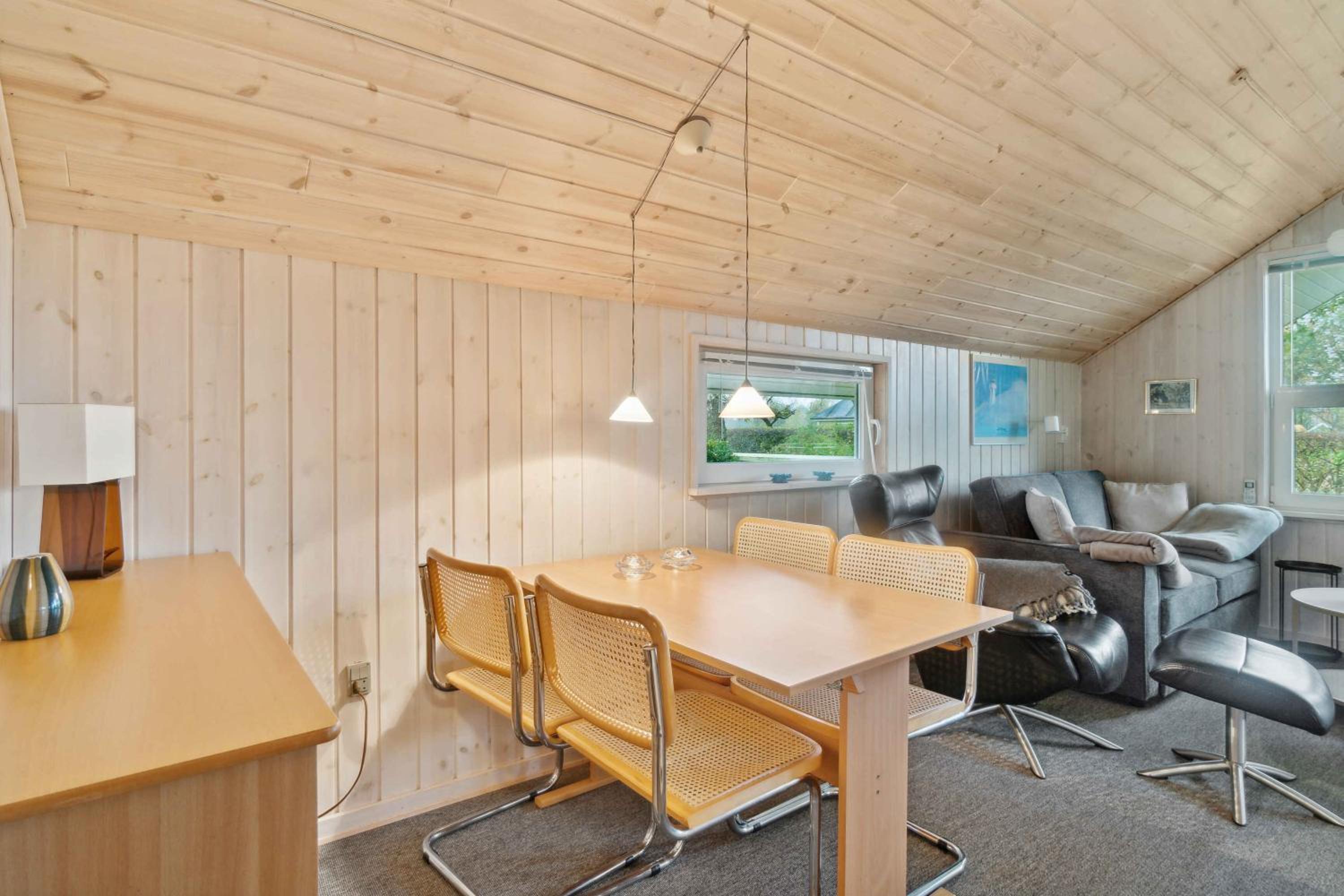 Cozy Holiday Cabin Near Grindsted