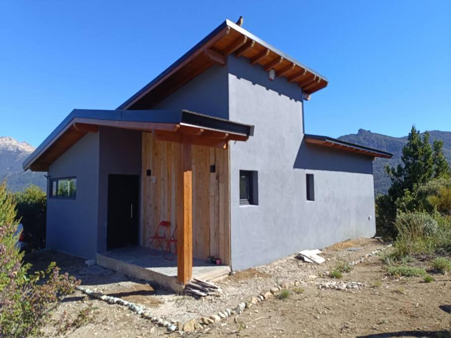 Casa entre cerros