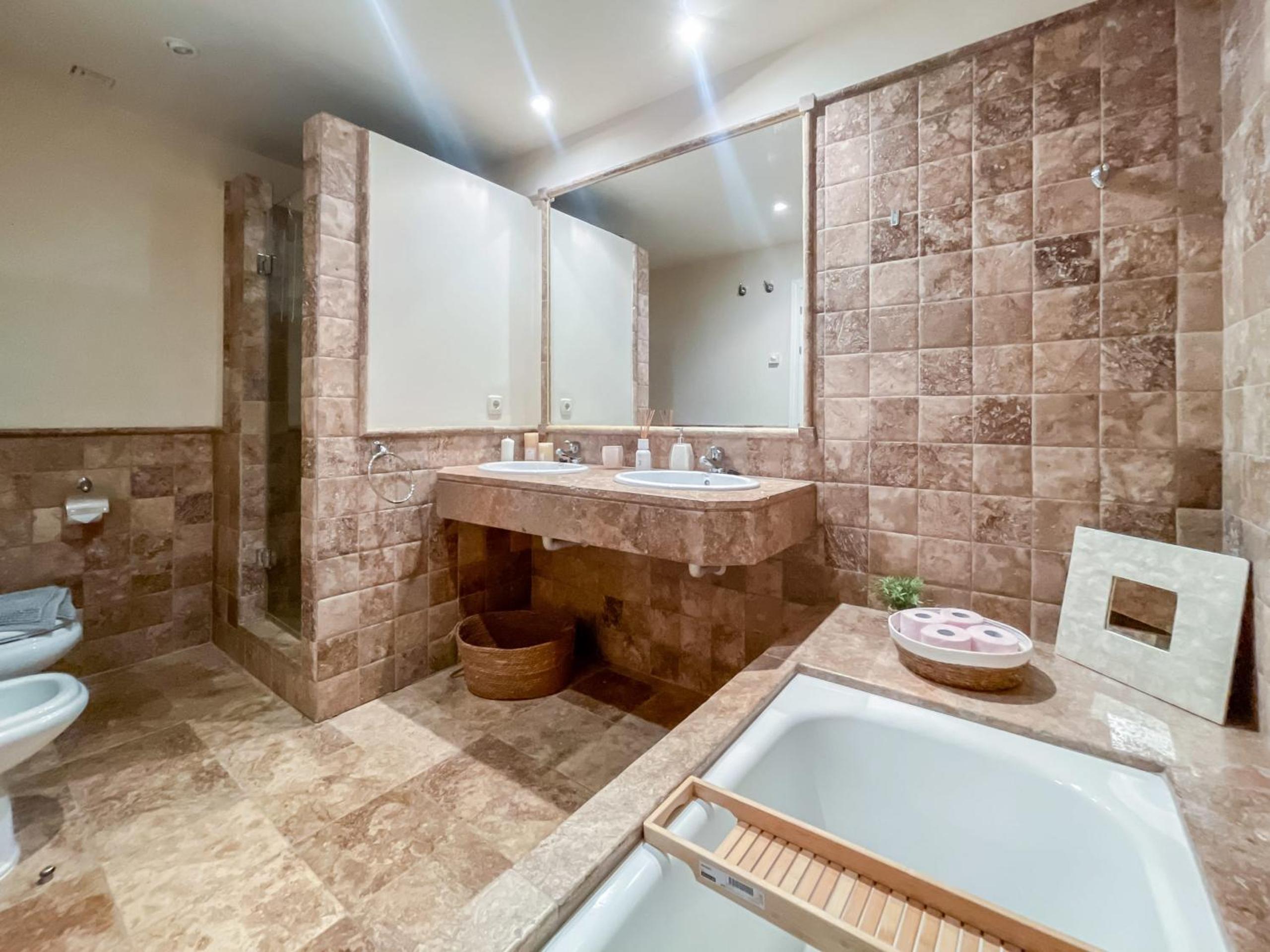 Luxury Ground Floor Apartment with Spa Facilities
