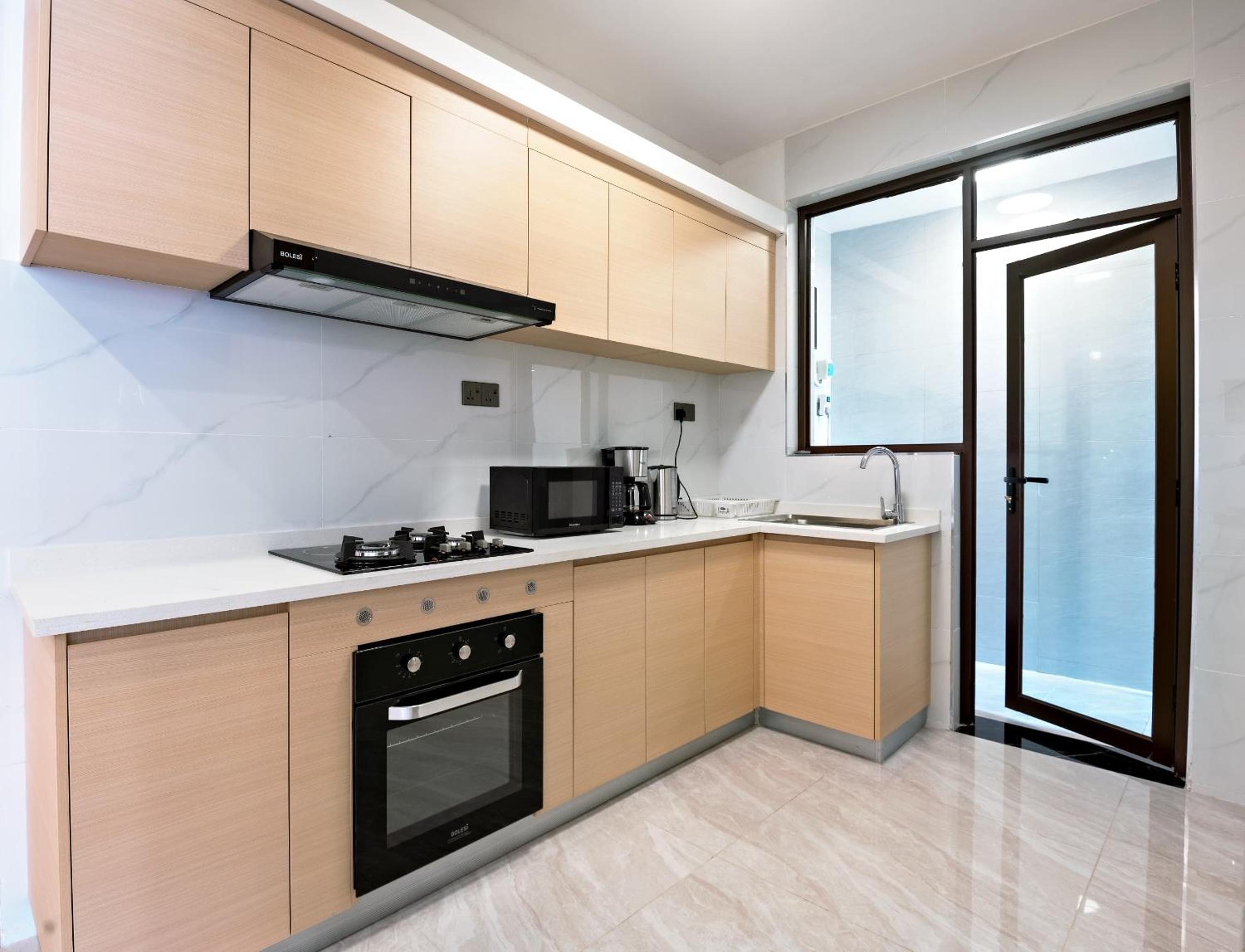Spacious 1 bedroom apartment, fully furnished and serviced