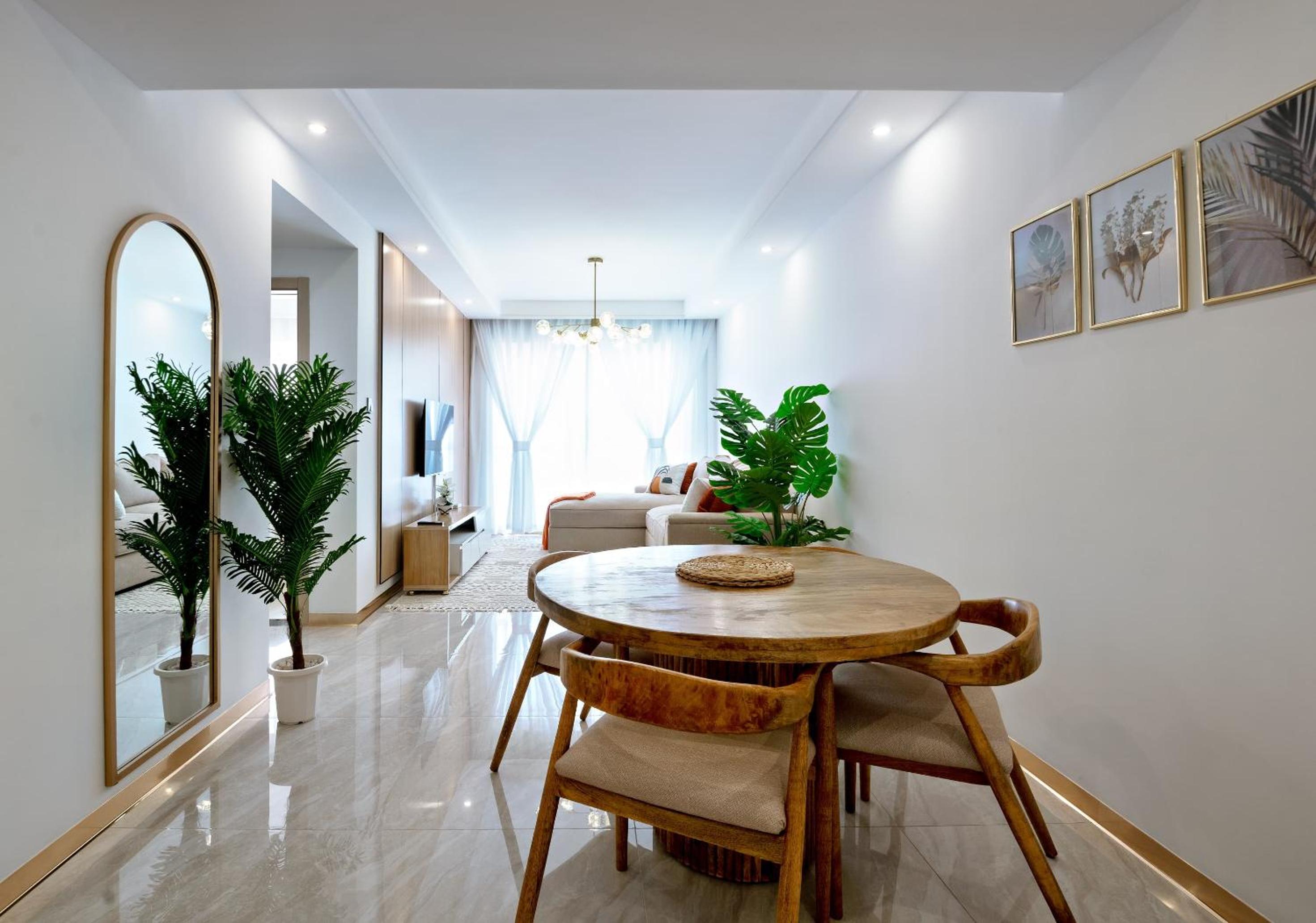 Spacious 1 bedroom apartment, fully furnished and serviced