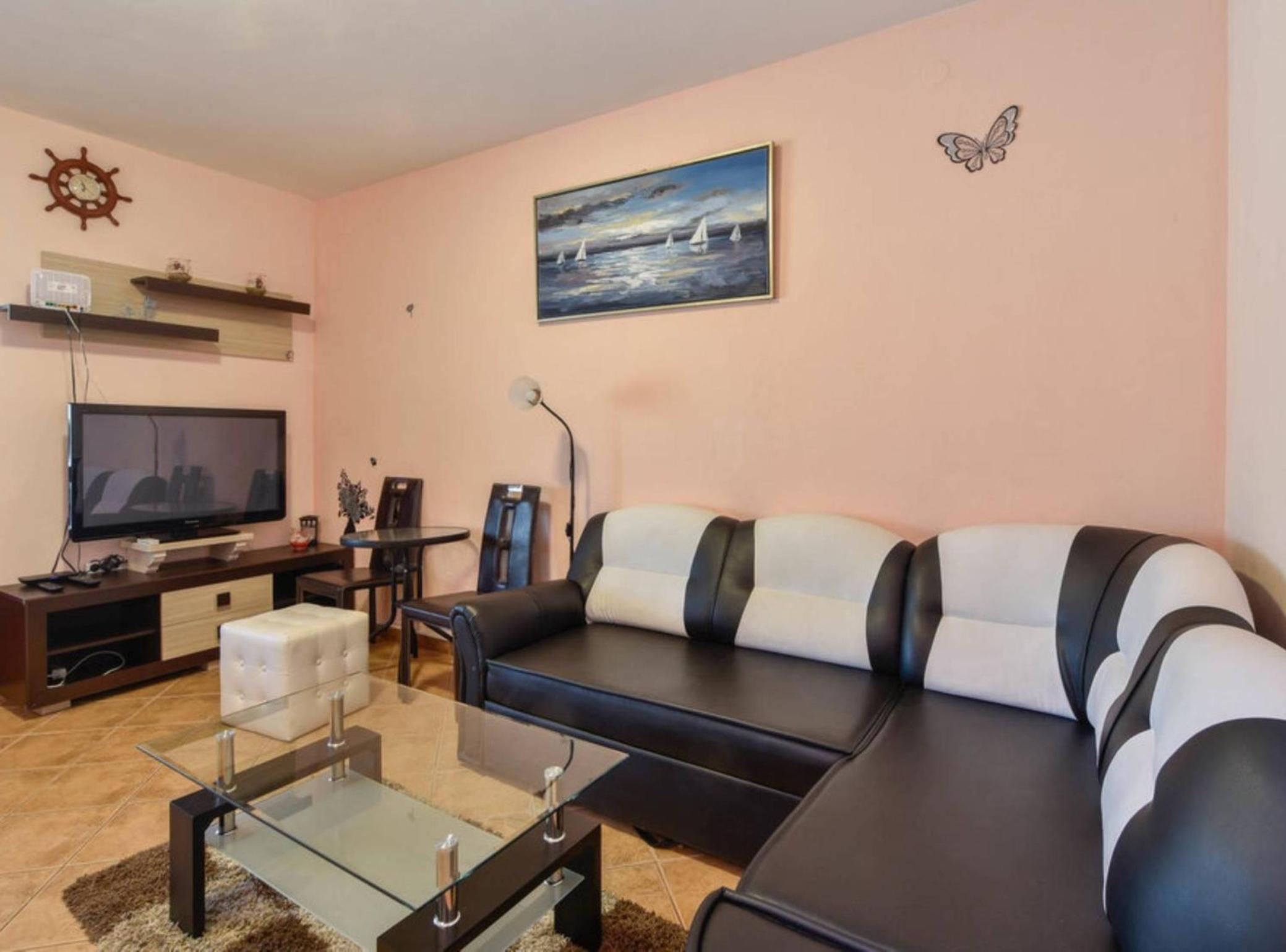 Peaceful Island Haven with Pool, BBQ & Games Area view 4