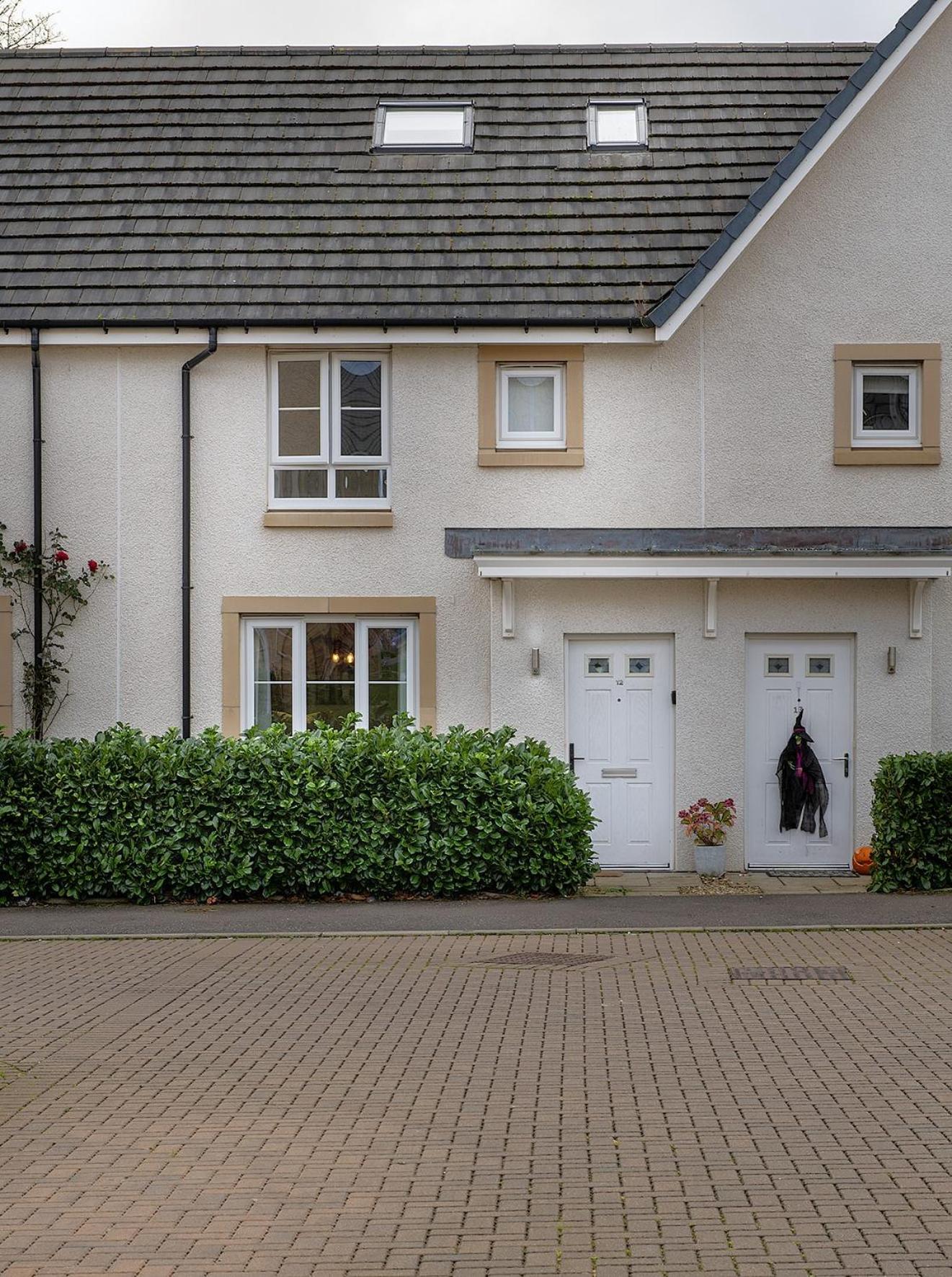 Modern 4 Bedroom House - Free Parking - Edinburgh City Centre view 5